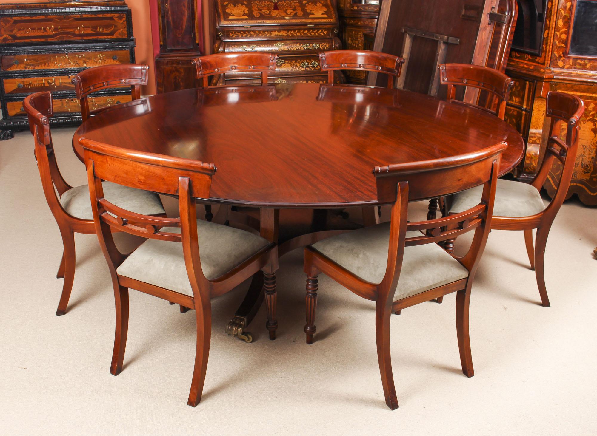 Mahogany Vintage Diam Dining Table by William Tillman, 20th Century For Sale