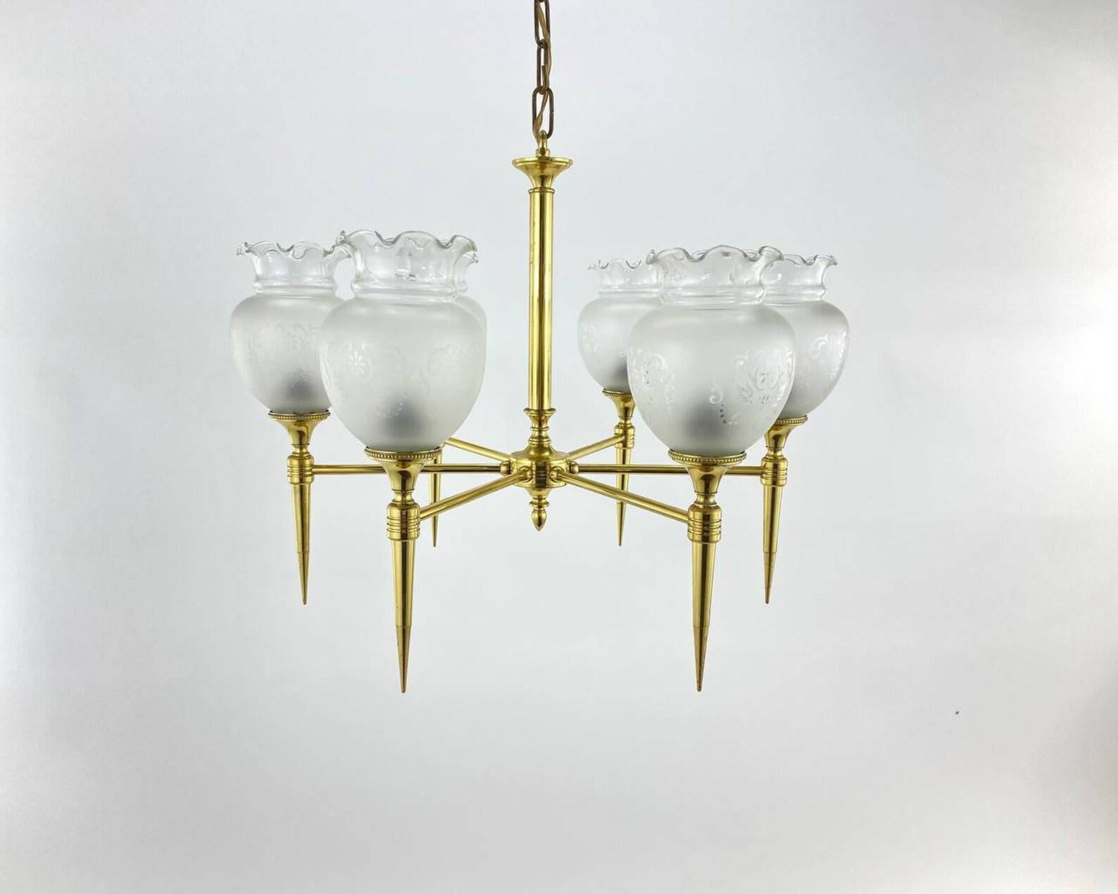 Français Vintage 6 Light Chandelier  Plafonnier en laiton et verre dépoli, France, 1970 en vente