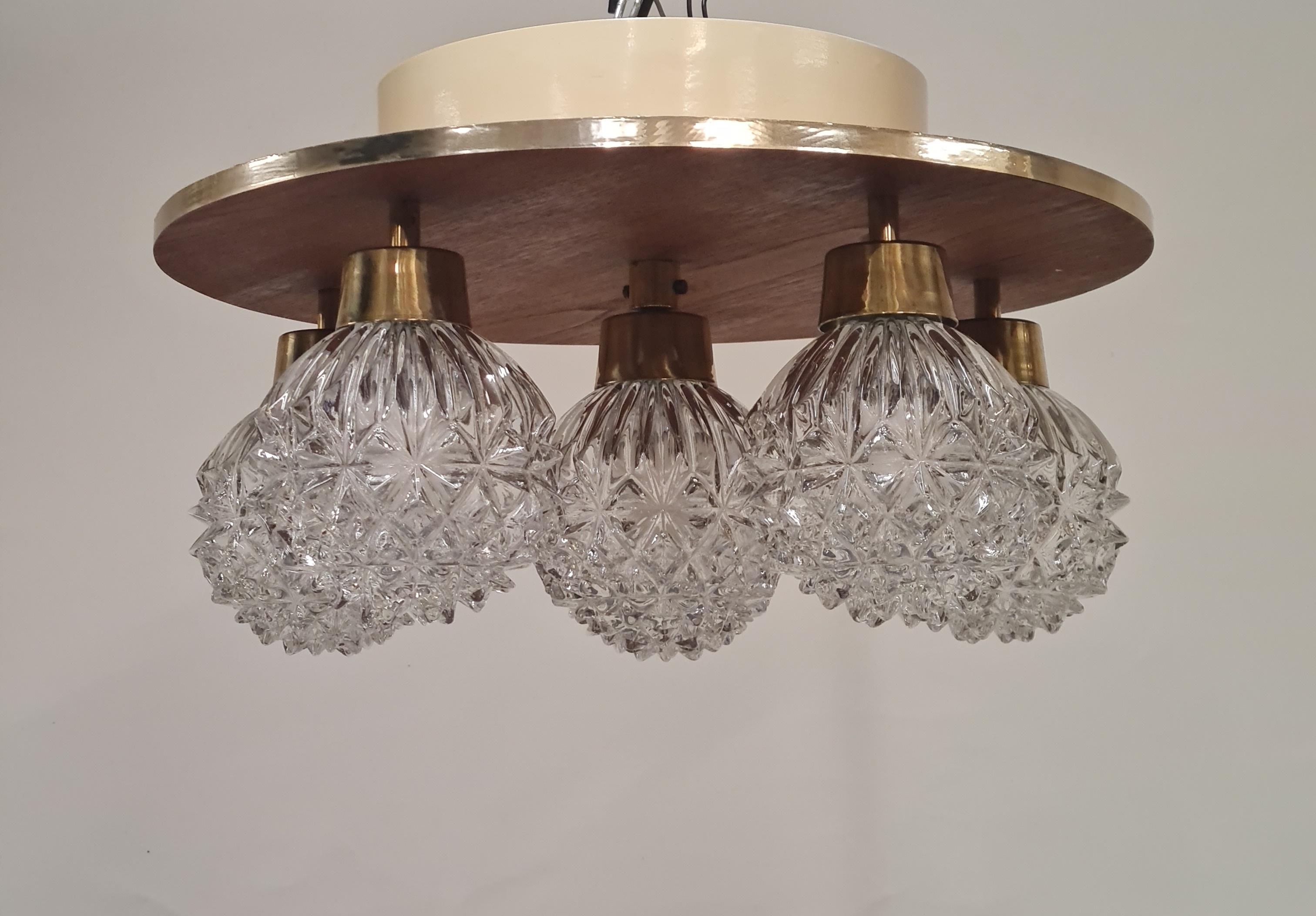 Plafonnier vintage à 6 lumières en verre, laiton et teck, Hyval KP 68, Finlande, années 1960 en vente 6
