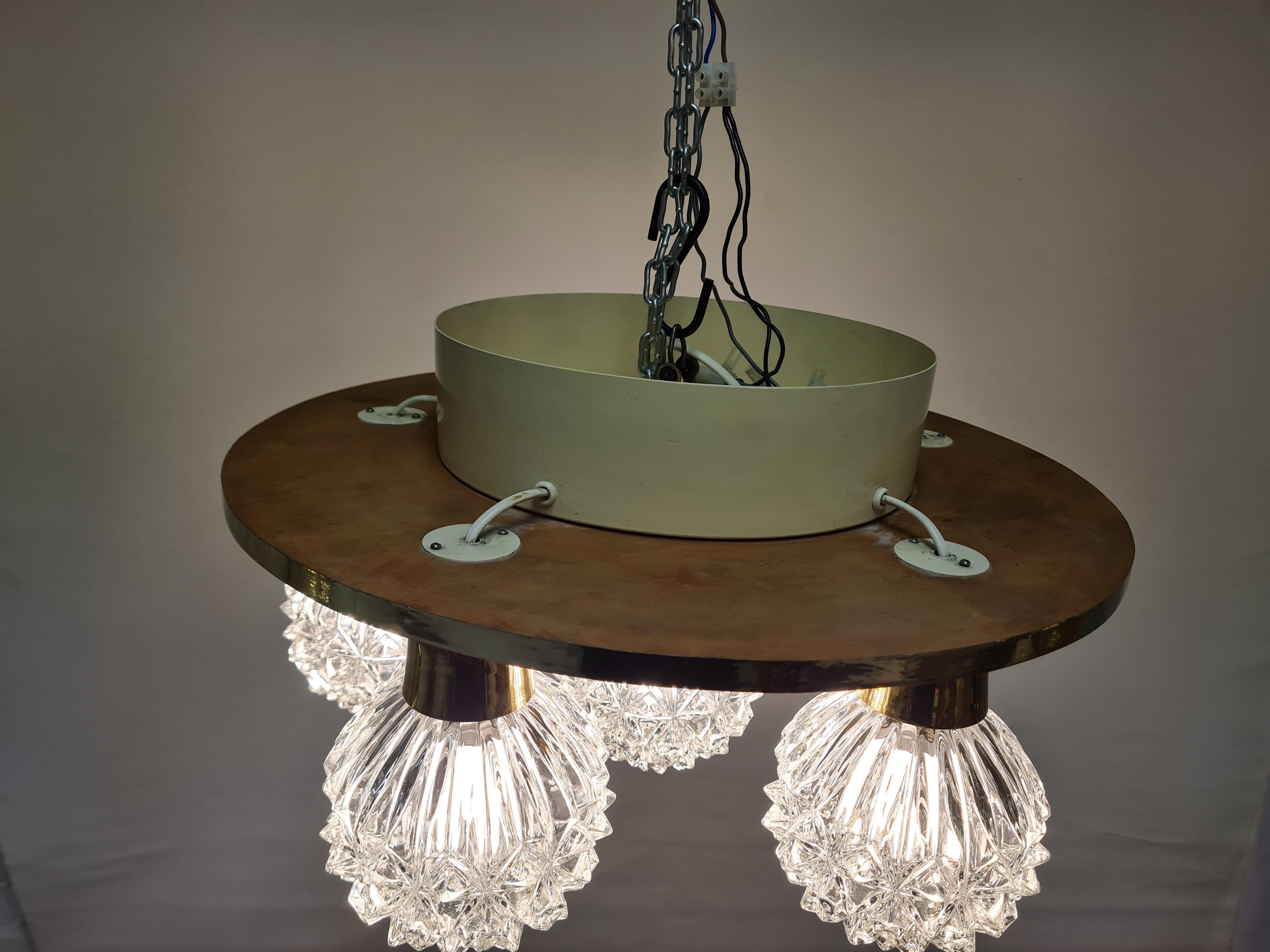Plafonnier vintage à 6 lumières en verre, laiton et teck, Hyval KP 68, Finlande, années 1960 en vente 7