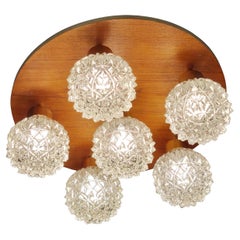 Flushmount vintage de 6 luces en cristal, latón y teca, Hyval KP 68, Finlandia Años 60