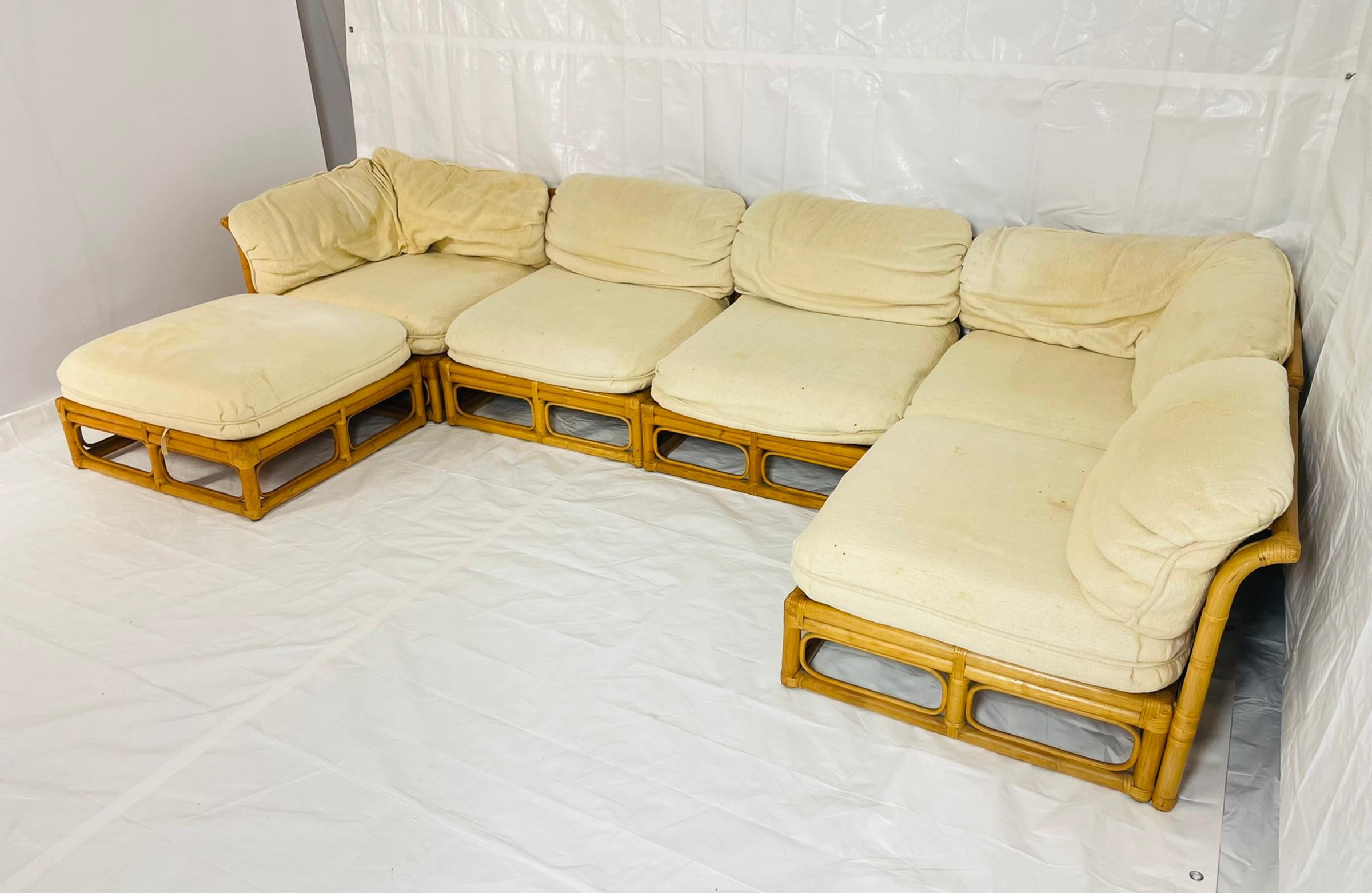 Mid-Century moderno Divano modulare in bambù a 6 pezzi vintage, tappezzeria crema, anni '70 in vendita