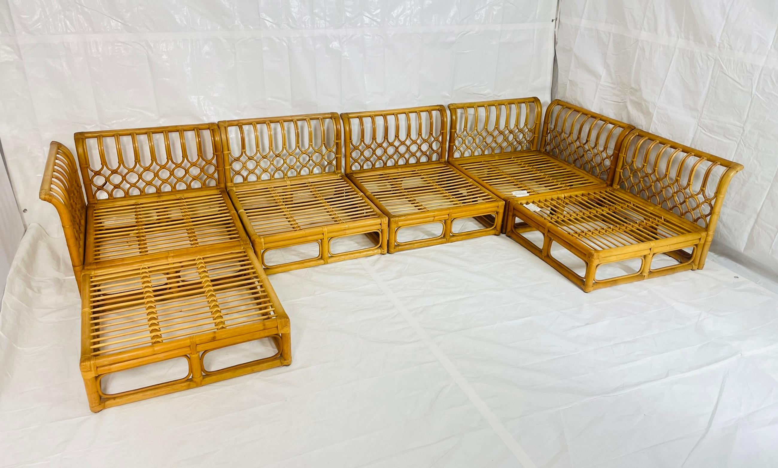 Fine XX secolo Divano modulare in bambù a 6 pezzi vintage, tappezzeria crema, anni '70 in vendita