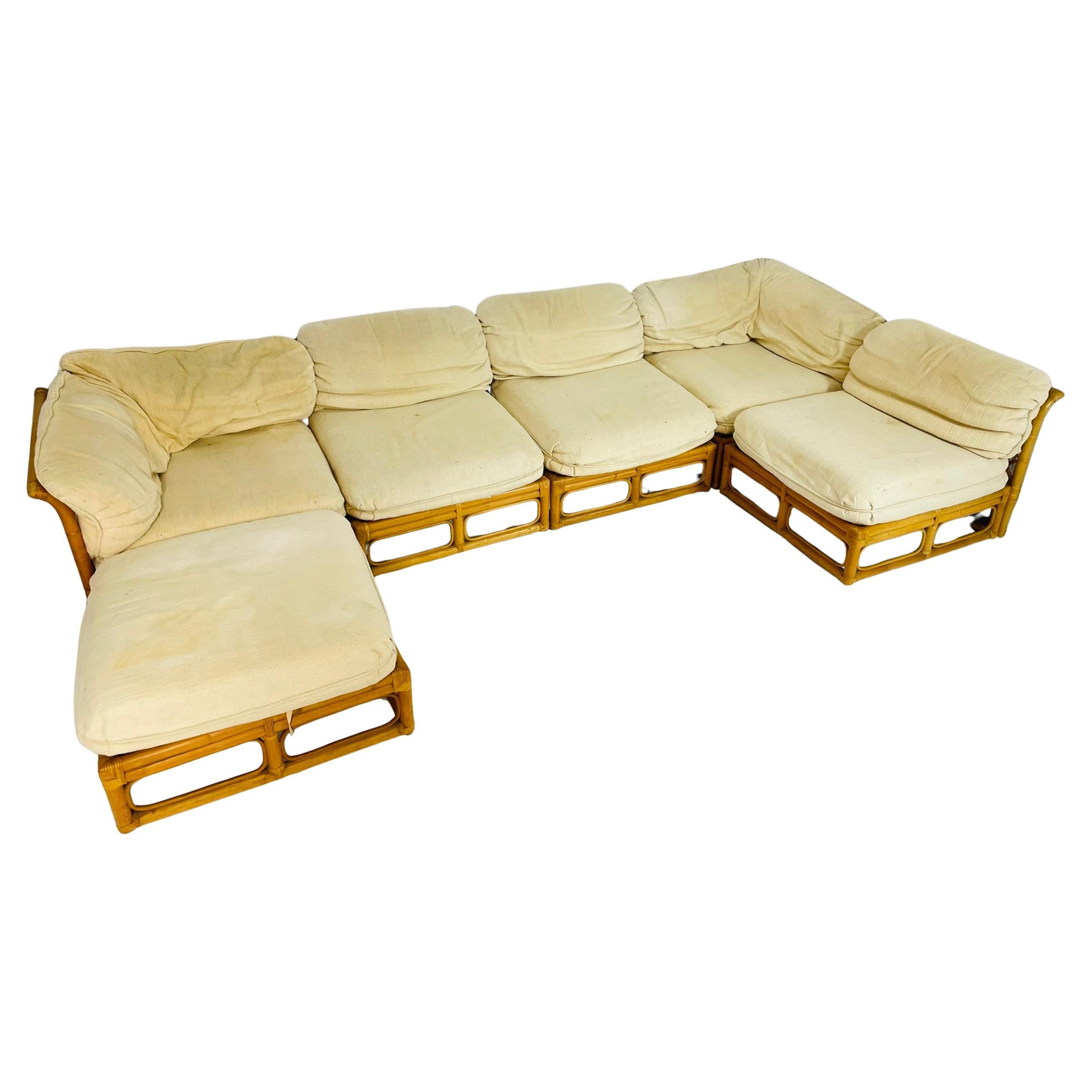 Divano modulare in bambù a 6 pezzi vintage, tappezzeria crema, anni 
70 in vendita