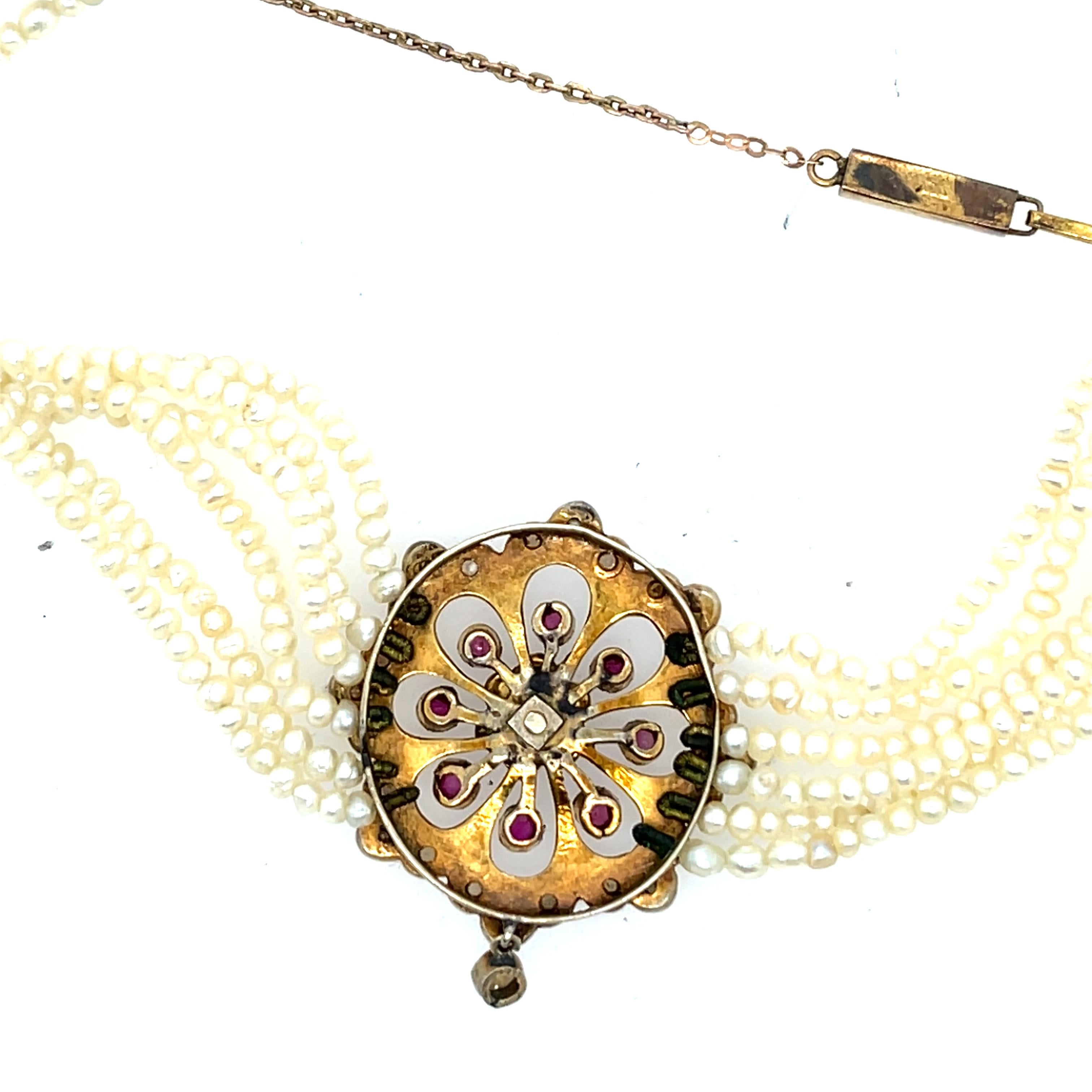 Vintage 6 Row 2.2mm Seed Pearl Choker Set With Emerald & Ruby Pendant in 9ct YG Excellent état - En vente à London, GB