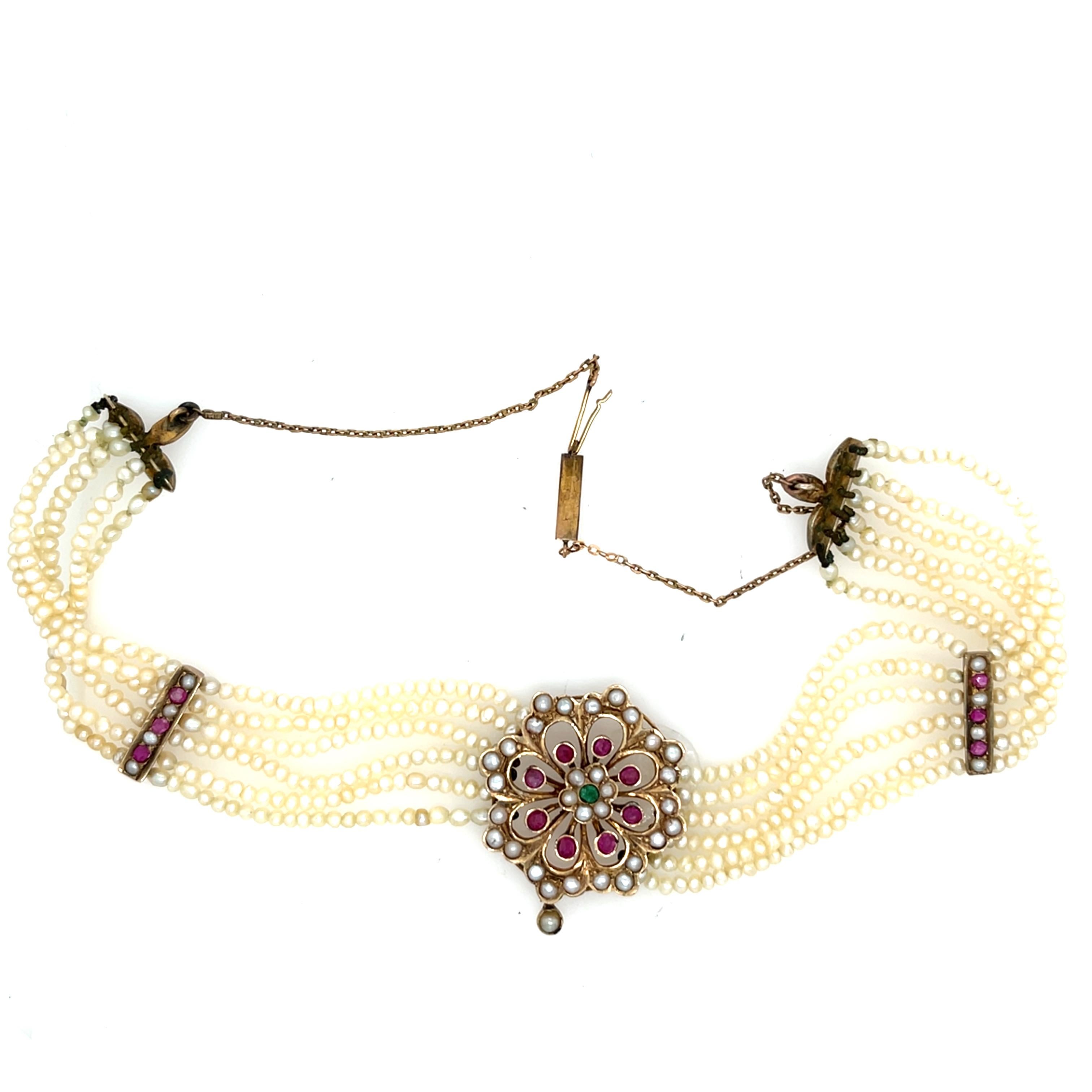 Vintage 6 Row 2.2mm Seed Pearl Choker Set With Emerald & Ruby Pendant in 9ct YG en vente 1