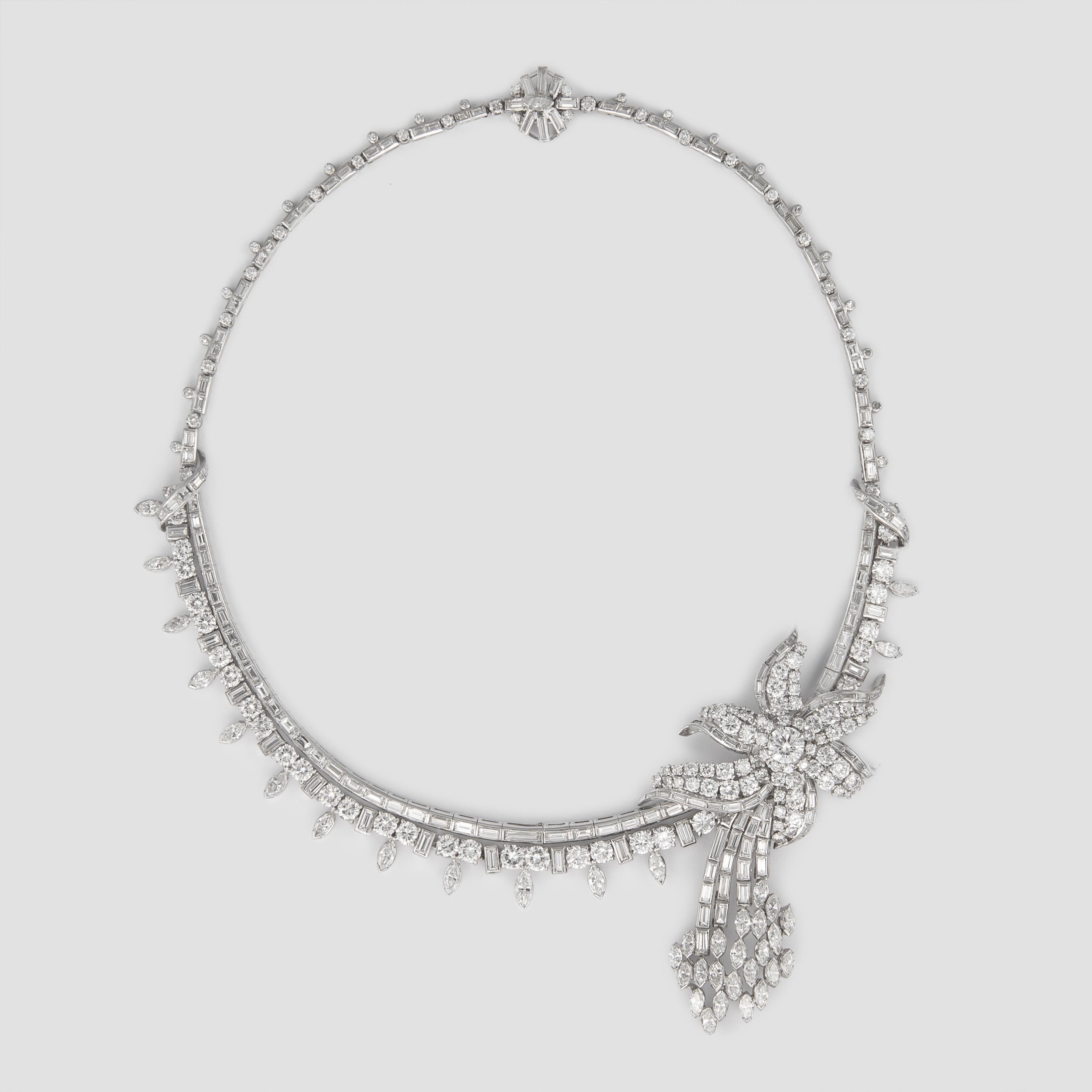Halskette aus Platin mit 60 Karat Diamant-Blumenmuster (Edwardian) im Angebot