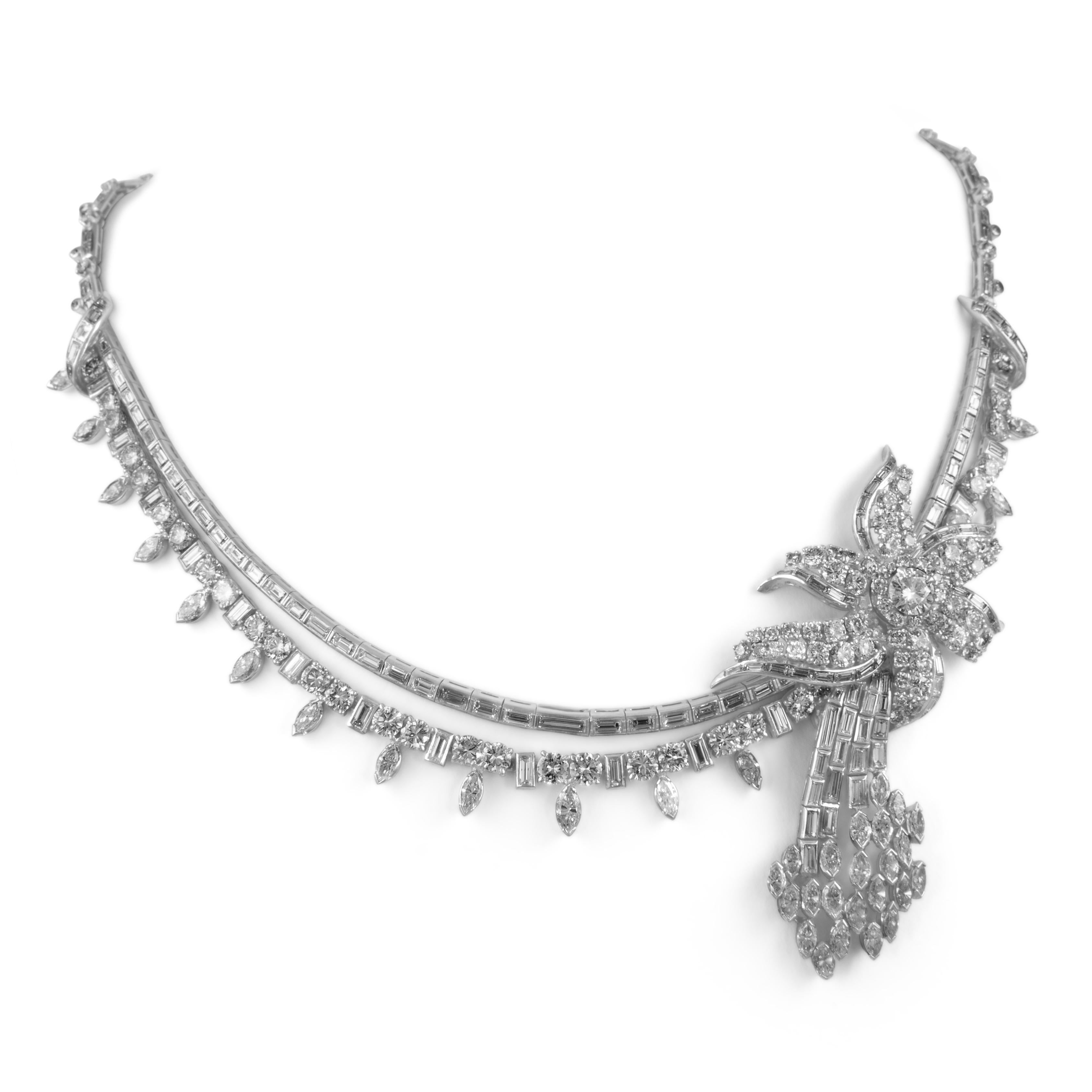 Edoardiano Collana floreale vintage con diamanti da 60 carati in platino in vendita