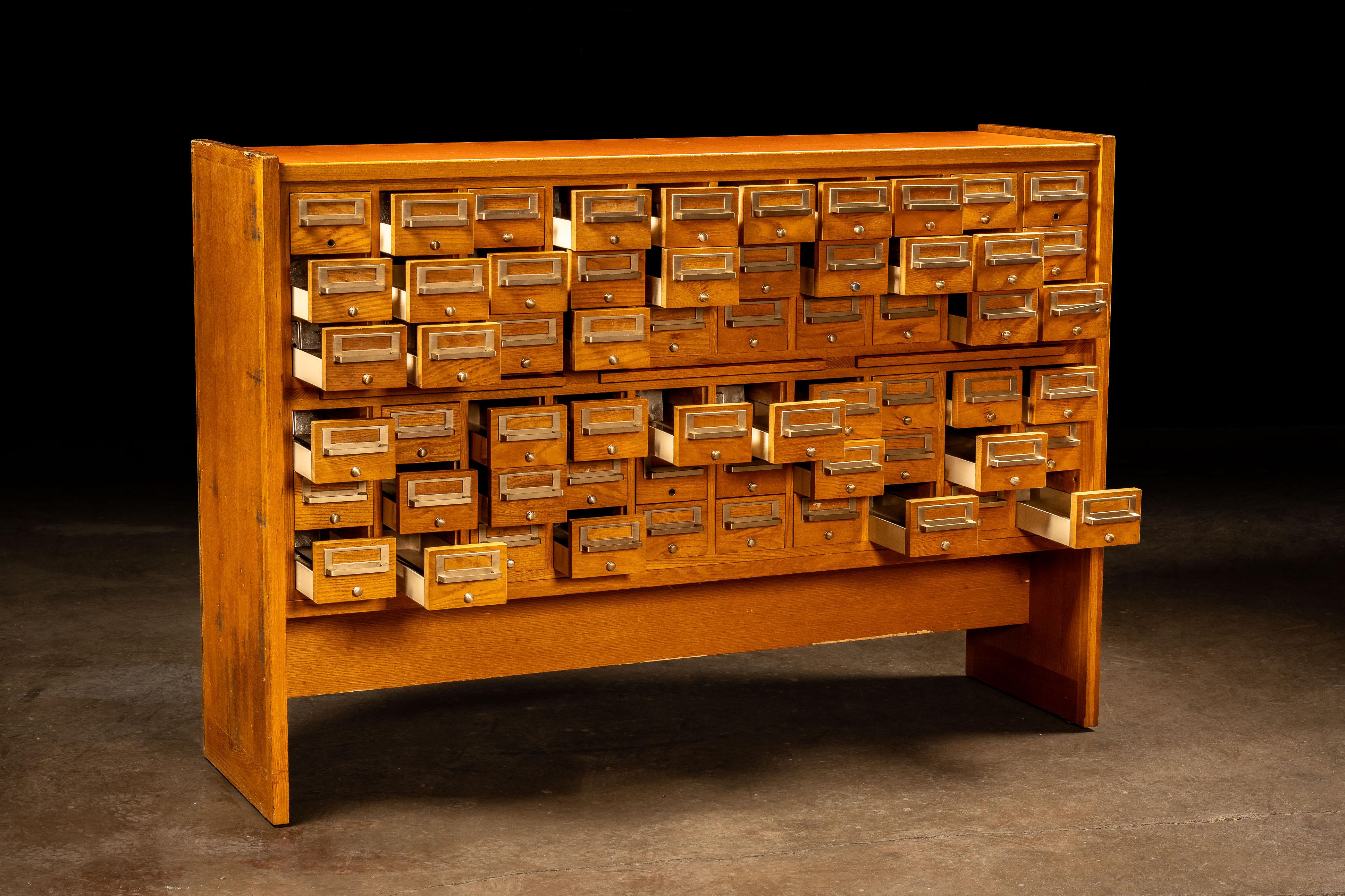 Catalogue vintage à 60 tiroirs en Oak Oak en vente 4