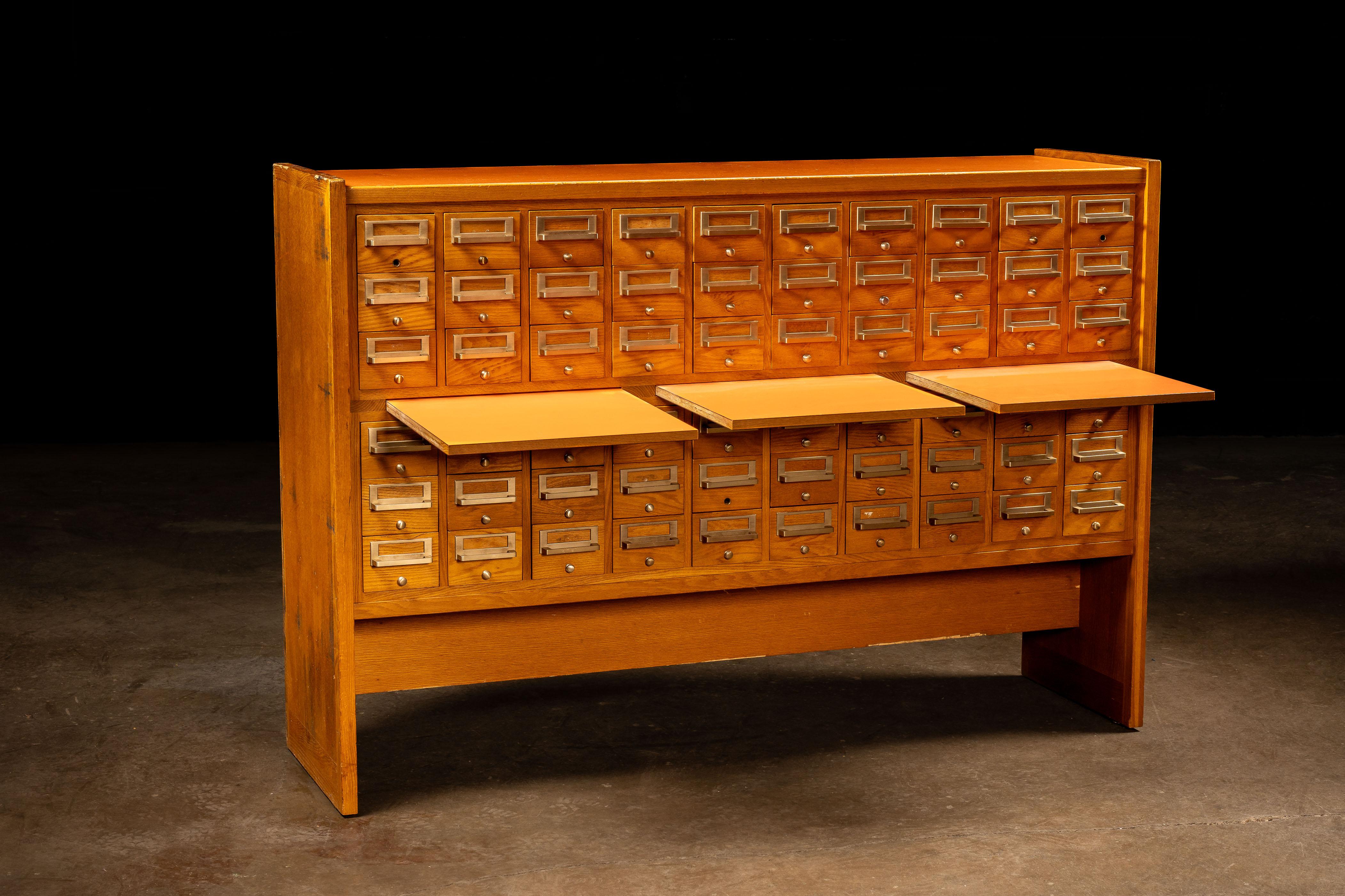 Catalogue vintage à 60 tiroirs en Oak Oak en vente 5
