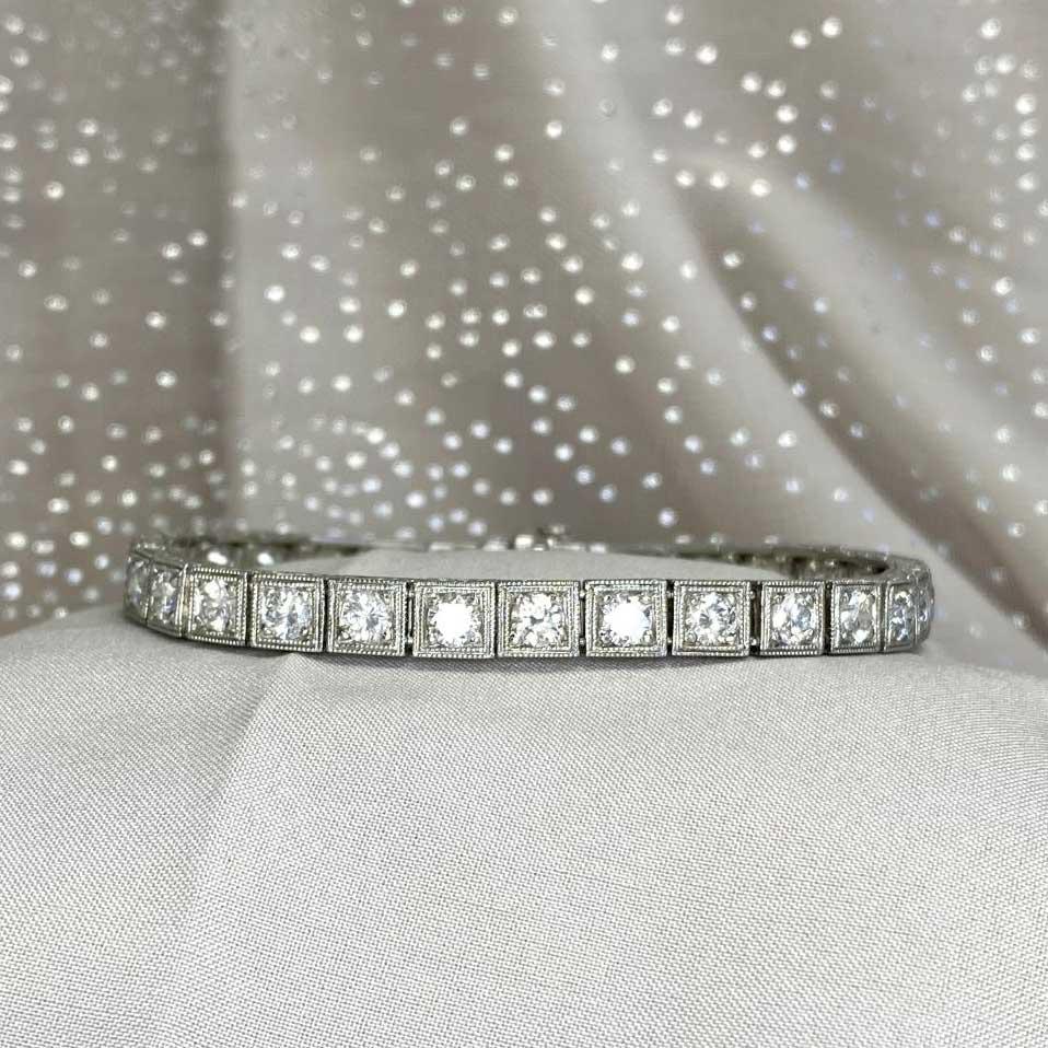 Vintage 6.00ct Round Brilliant Cut Diamond Bracelet, H-I Color, Platinum  In Excellent Condition For Sale In New York, NY