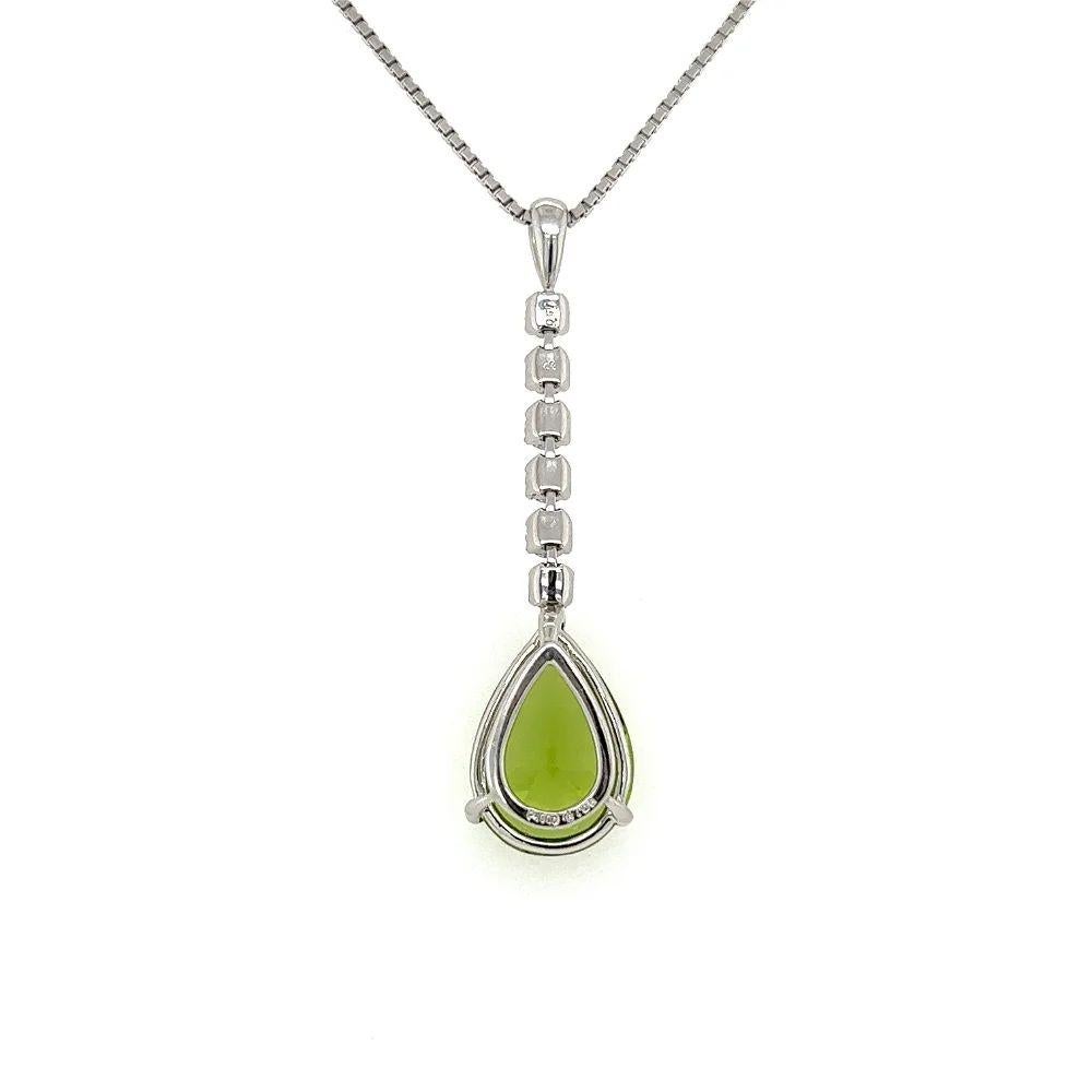 Vintage 6.06 Carat Vibrant Pear Peridot Diamond Platinum Drop Pendant Necklace In Excellent Condition For Sale In Montreal, QC