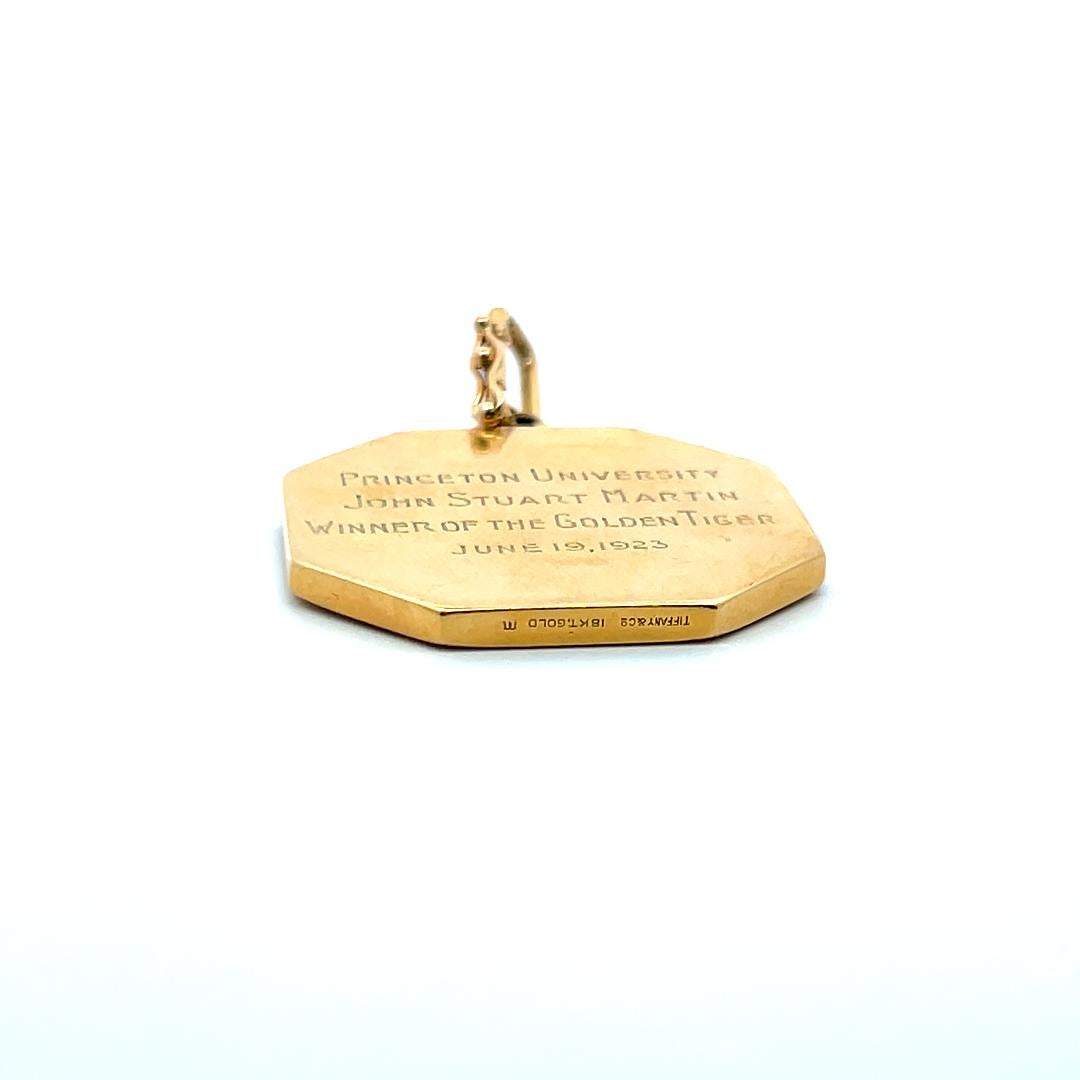 Vintage 60.98 Grams Tiger Medal 18 Karat Yellow Gold Pendant For Sale 6