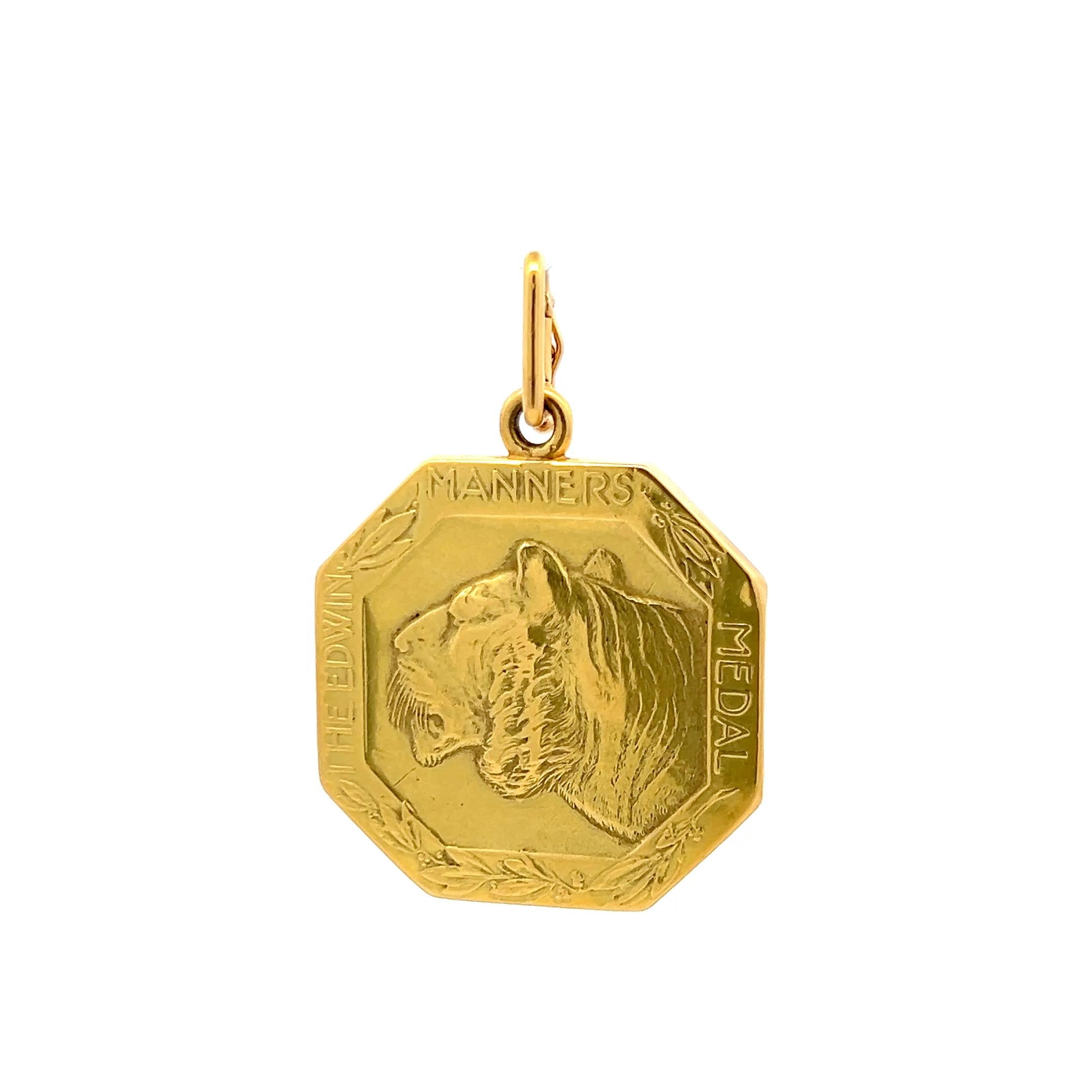 Vintage 60.98 Grams Tiger Medal 18 Karat Yellow Gold Pendant For Sale 1