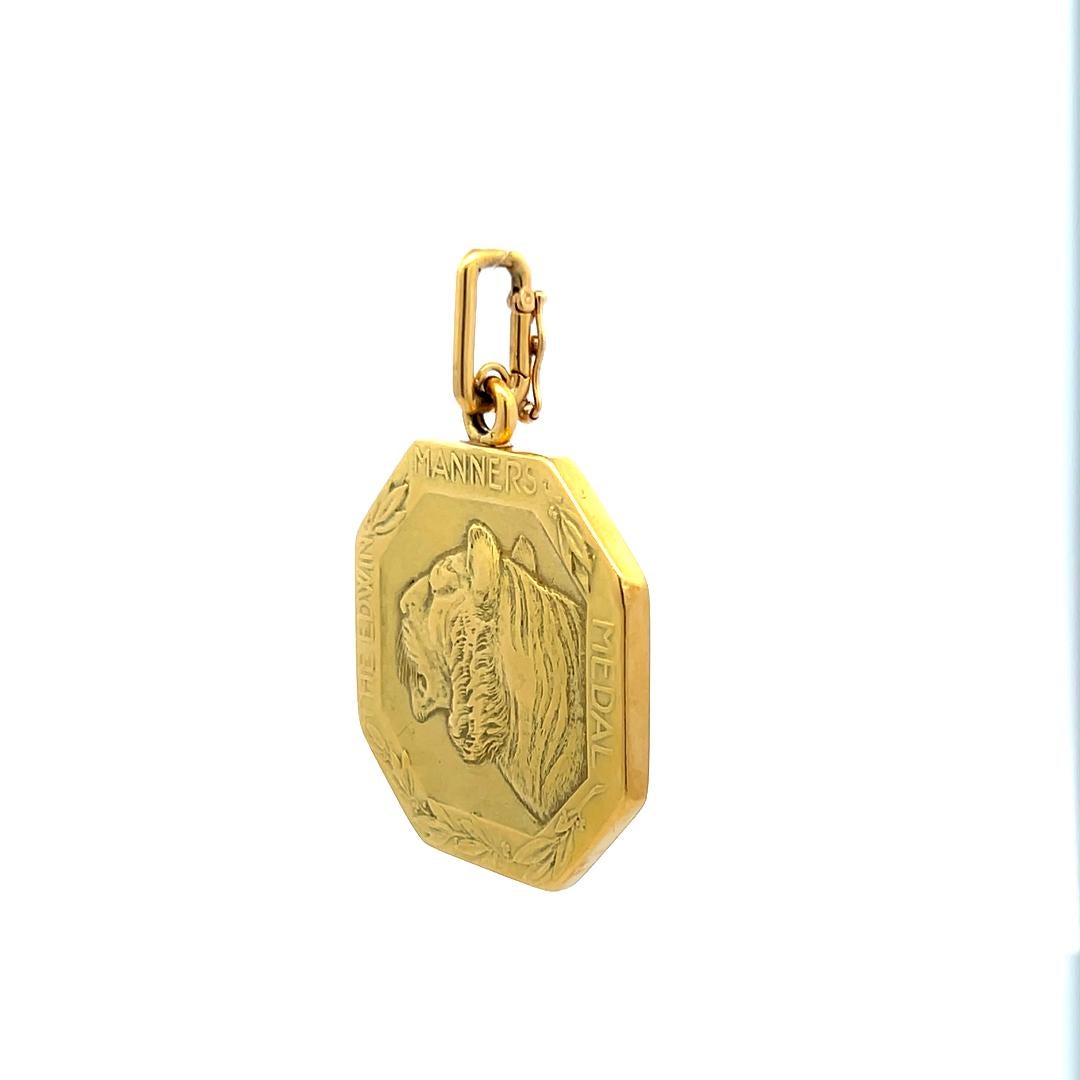 Vintage 60.98 Grams Tiger Medal 18 Karat Yellow Gold Pendant For Sale 2