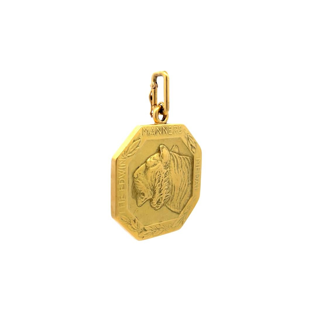 Vintage 60.98 Grams Tiger Medal 18 Karat Yellow Gold Pendant For Sale 3