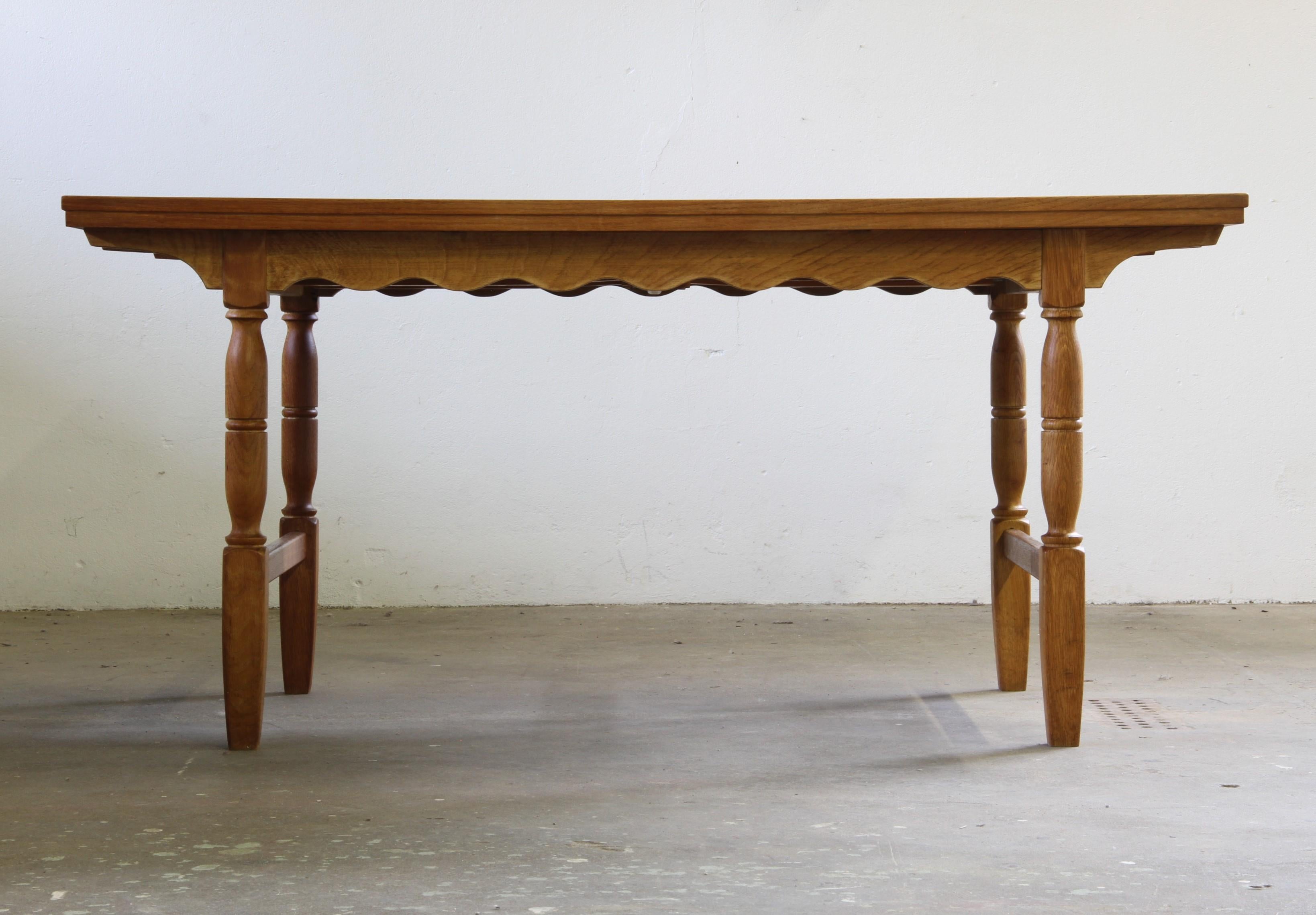 Hand-Crafted Vintage 60s Danish Brutalist Dining Table, in Light Oak, by Axel Ö Röck For Sale