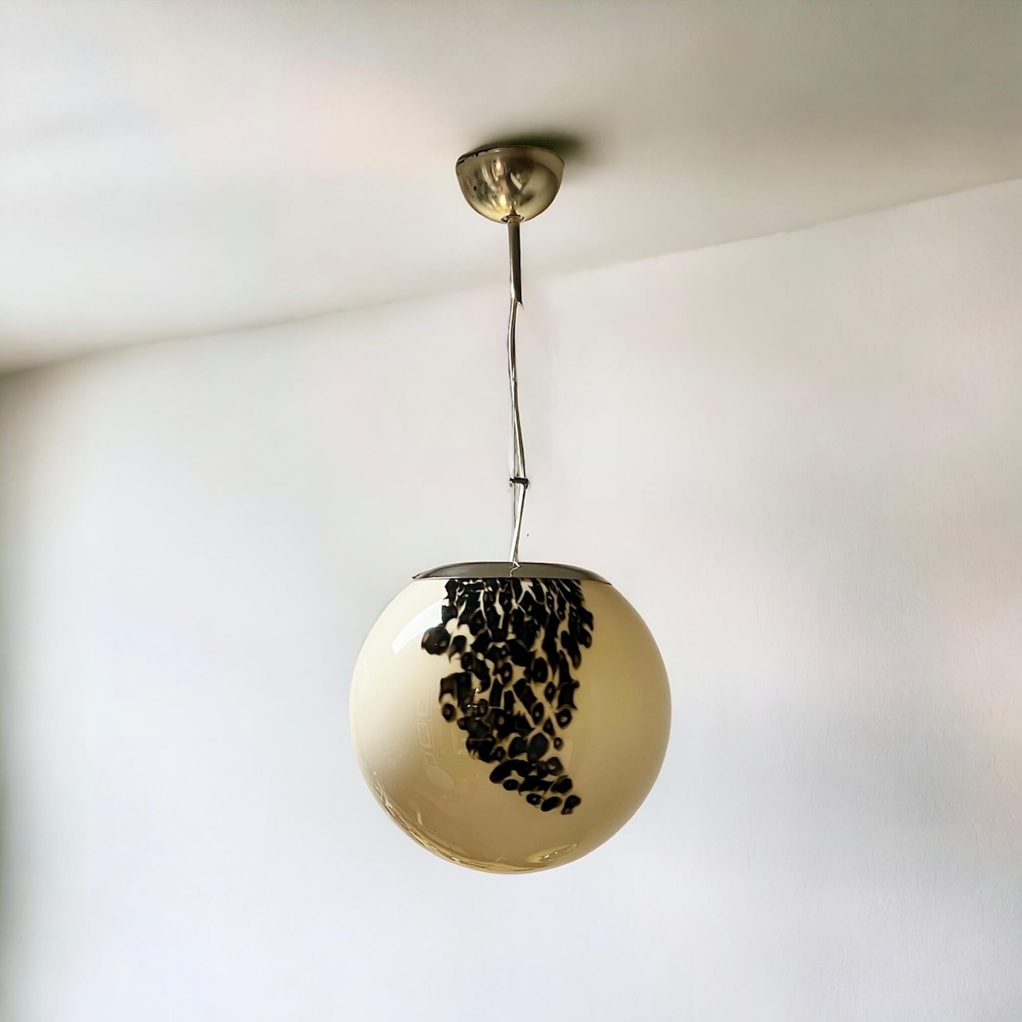 Lámpara Globo vintage de los años 60 de Angelo Brotto para Esperia - Animalier Print Moderno de mediados de siglo en venta