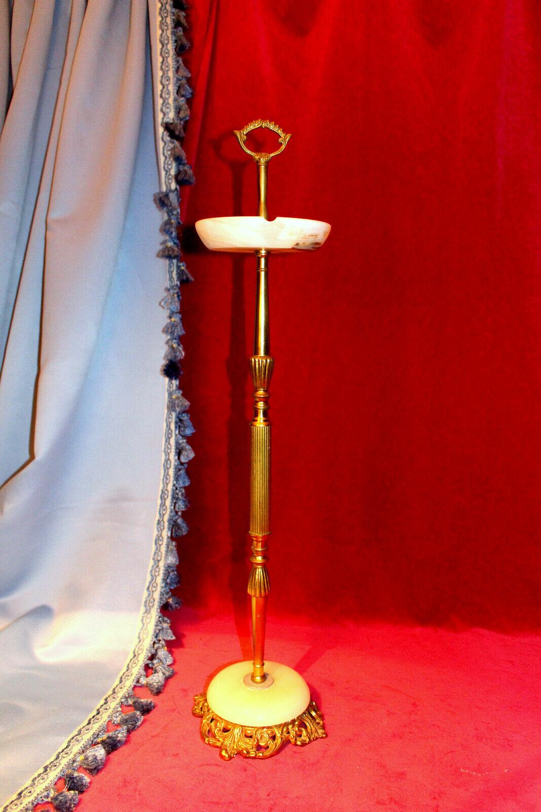 20ième siècle Vintage 60''s Onyx Marble Ornate Ashtray Stand Mid Century Retro Kitsch Brass en vente
