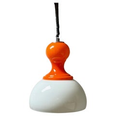 Lampe à suspension vintage des années 60 fabriquée en Italie - grand verre opalin orange et blanc