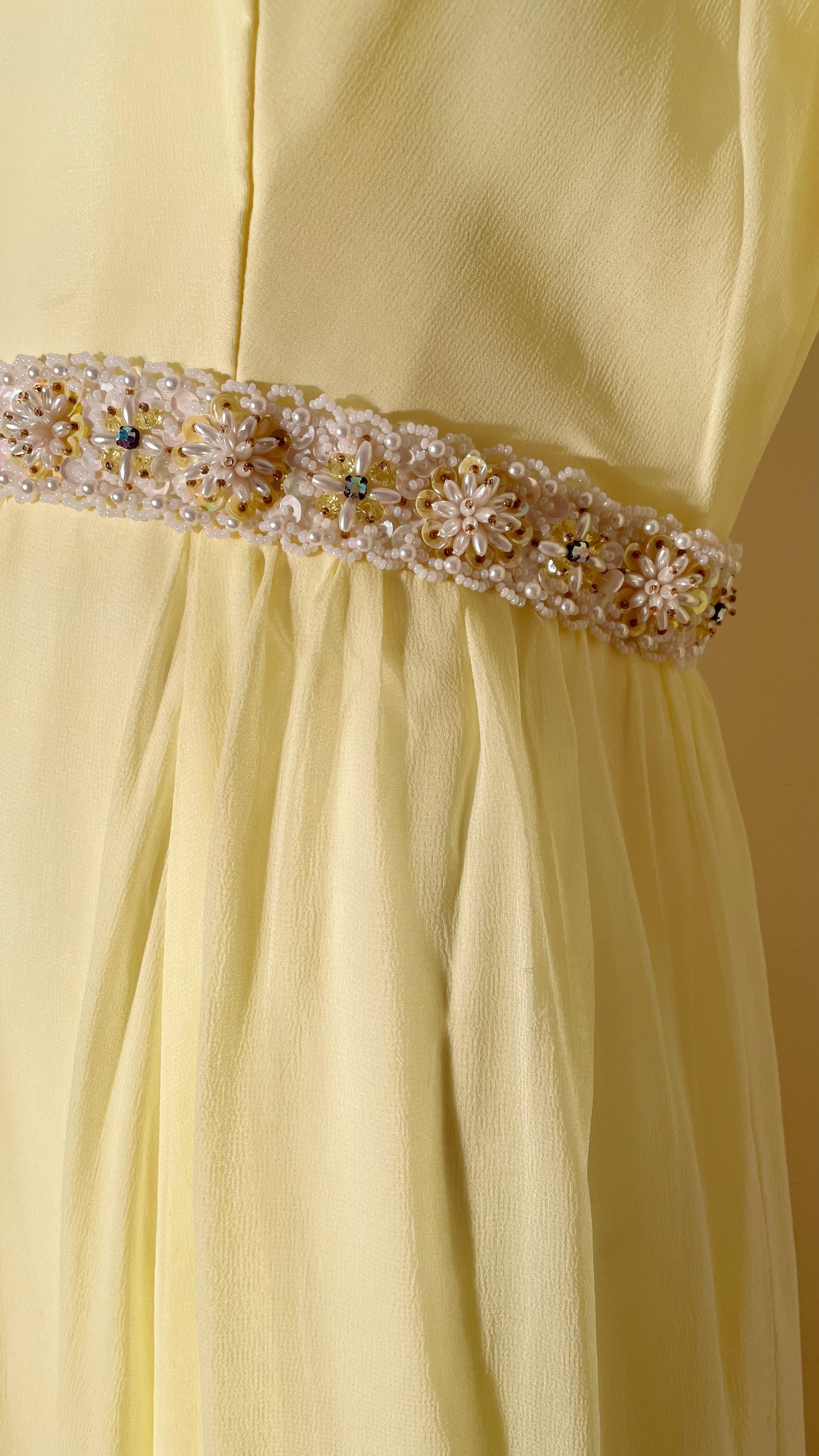 Vintage 60s Seide Perlen Kleid  im Zustand „Hervorragend“ im Angebot in Los Angeles, CA