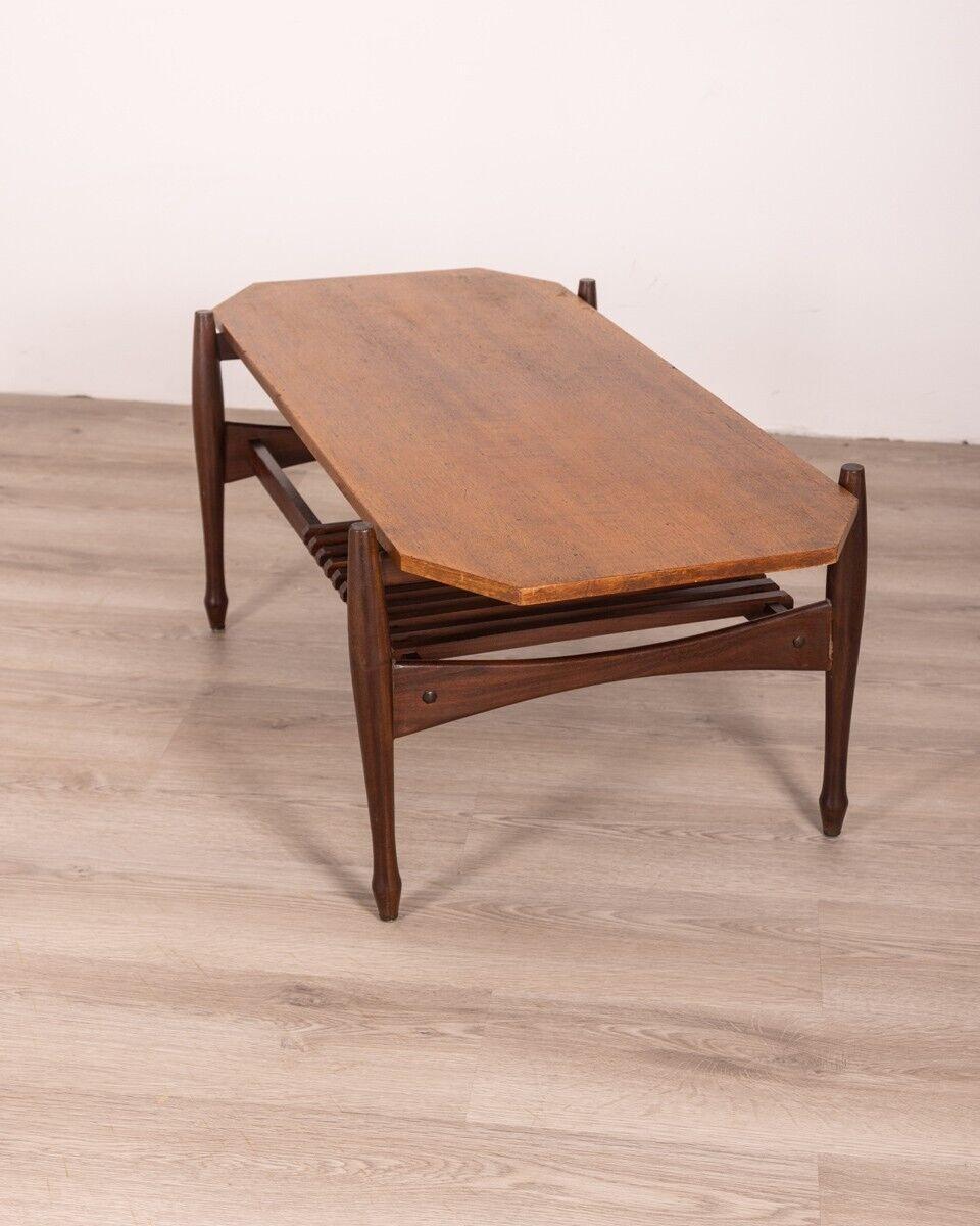 Coffee table with wooden structure and top and magazine rack, 1960s.

CONDITION: In good condition, it shows signs of wear caused by time.

DIMENSIONS: height 40 cm; width 100cm; length 45cm

MATERIALS: Wood

YEAR OF PRODUCTION: 60s.