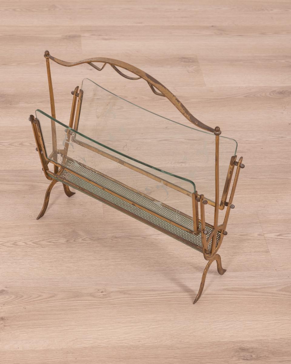 French Vintage 60's Magazine Rack in Brass and Glass Design Maison Baguès For Sale