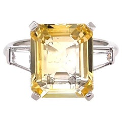 Platinring mit 6,17 Karat gelbem Saphir und Diamant