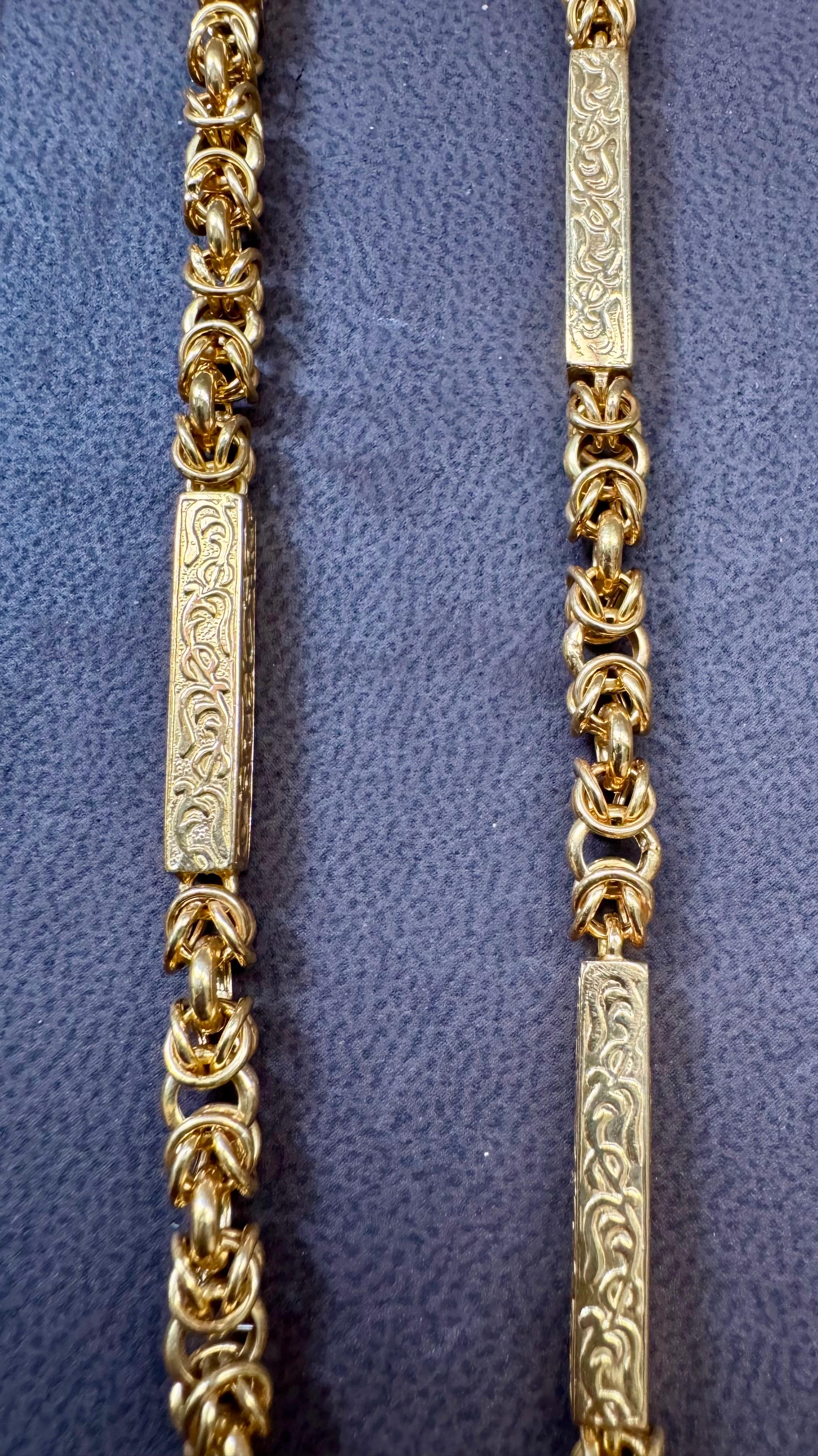 Vintage 63 Gm 18 Karat Yellow Gold Handmade Chain 30 Inch Unique Opera Length Pour femmes en vente