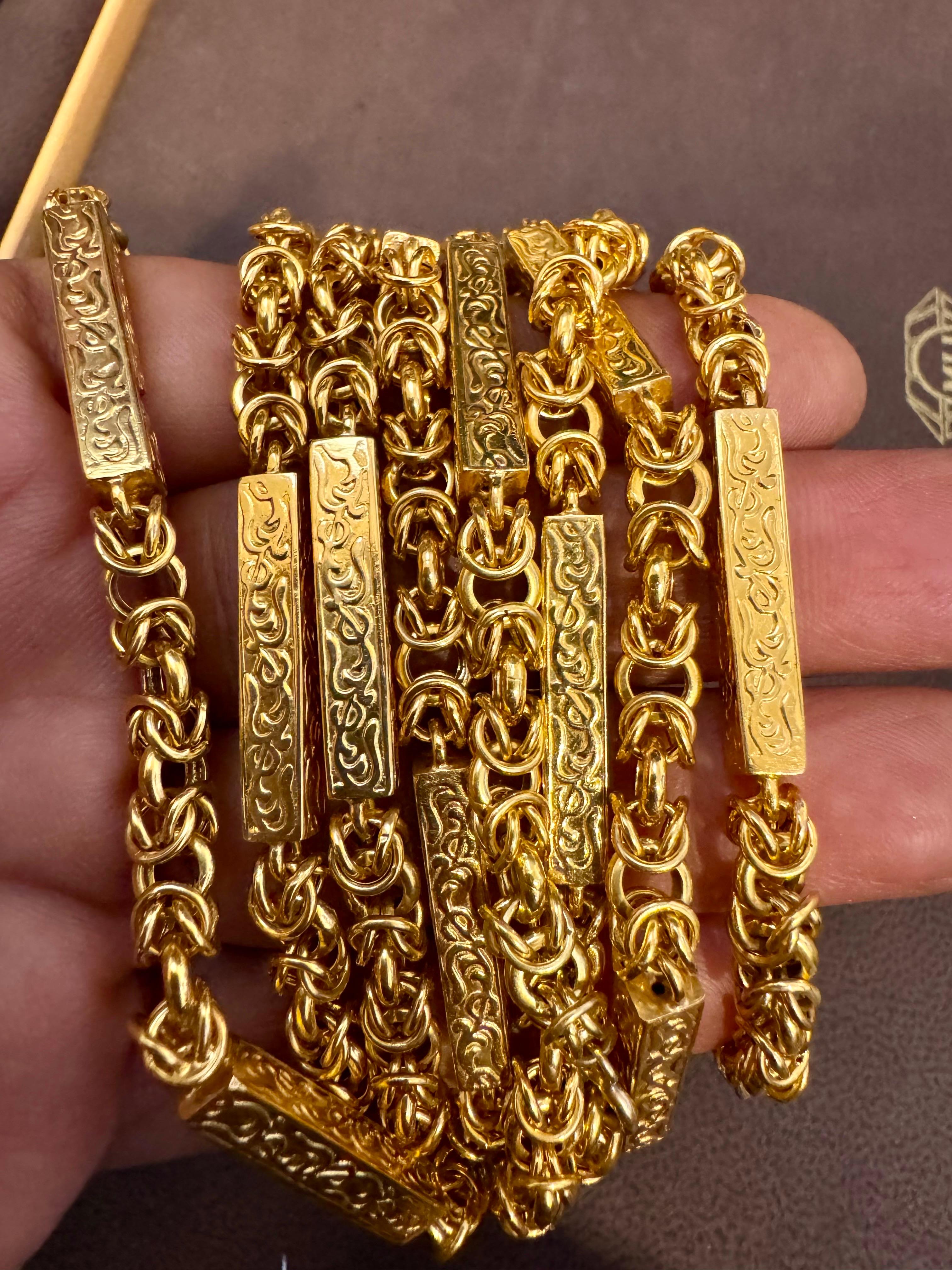 Vintage 63 Gm 18 Karat Yellow Gold Handmade Chain 30 Inch Unique Opera Length en vente 5