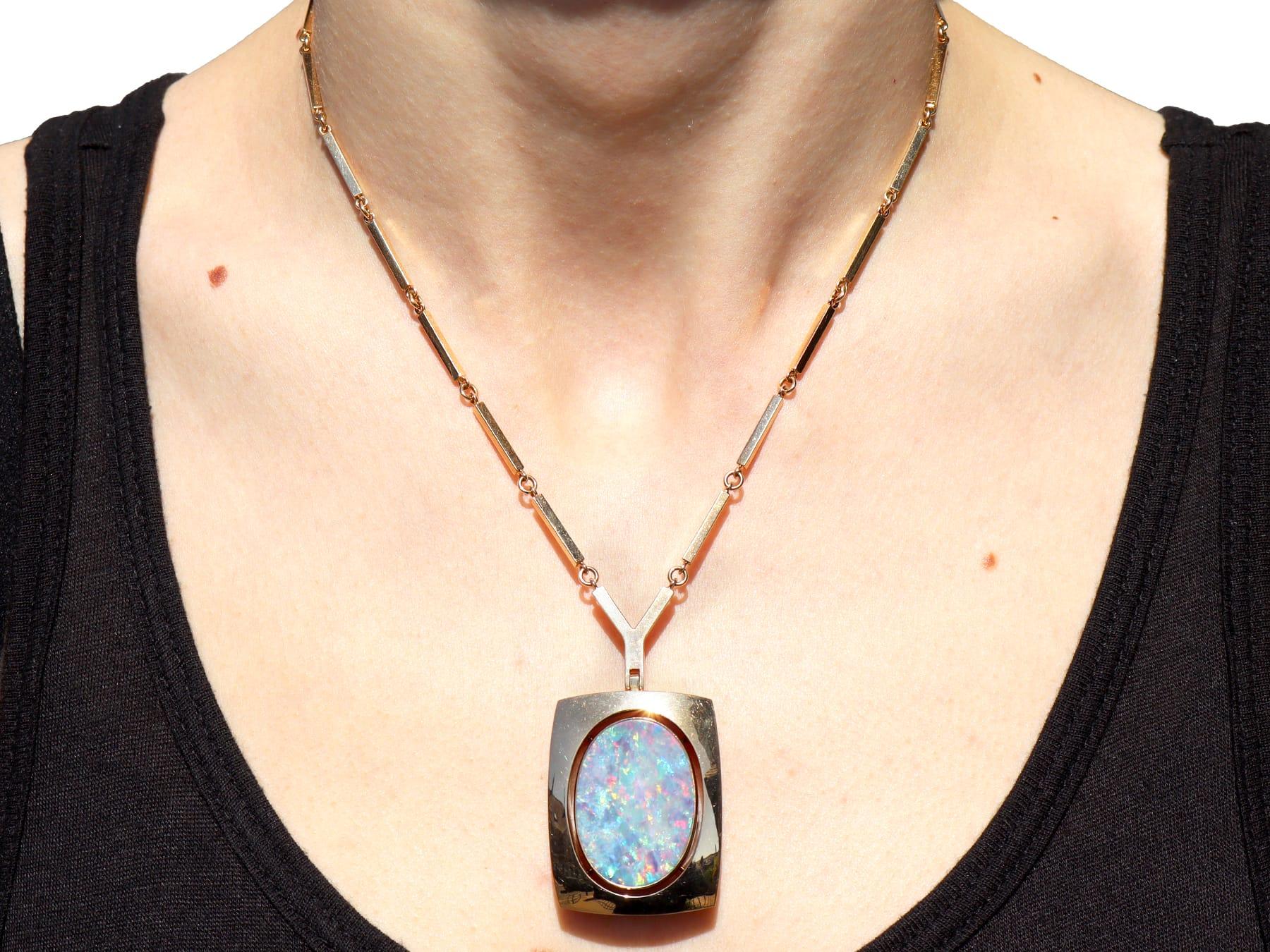 Vintage 6.34 Carat Opal and 14k Yellow Gold Pendant Circa 1950 For Sale 5
