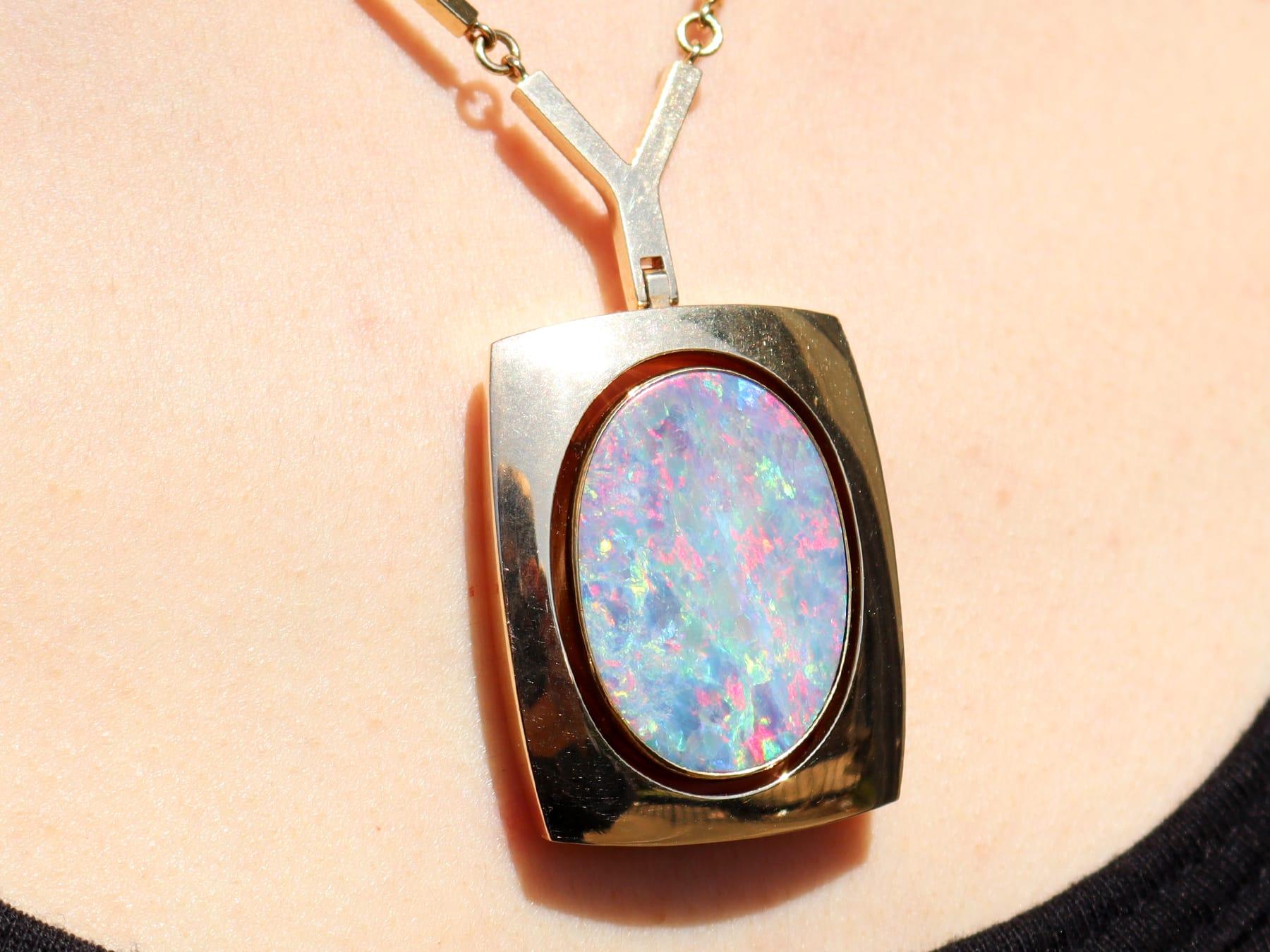 Vintage 6.34 Carat Opal and 14k Yellow Gold Pendant Circa 1950 For Sale 6