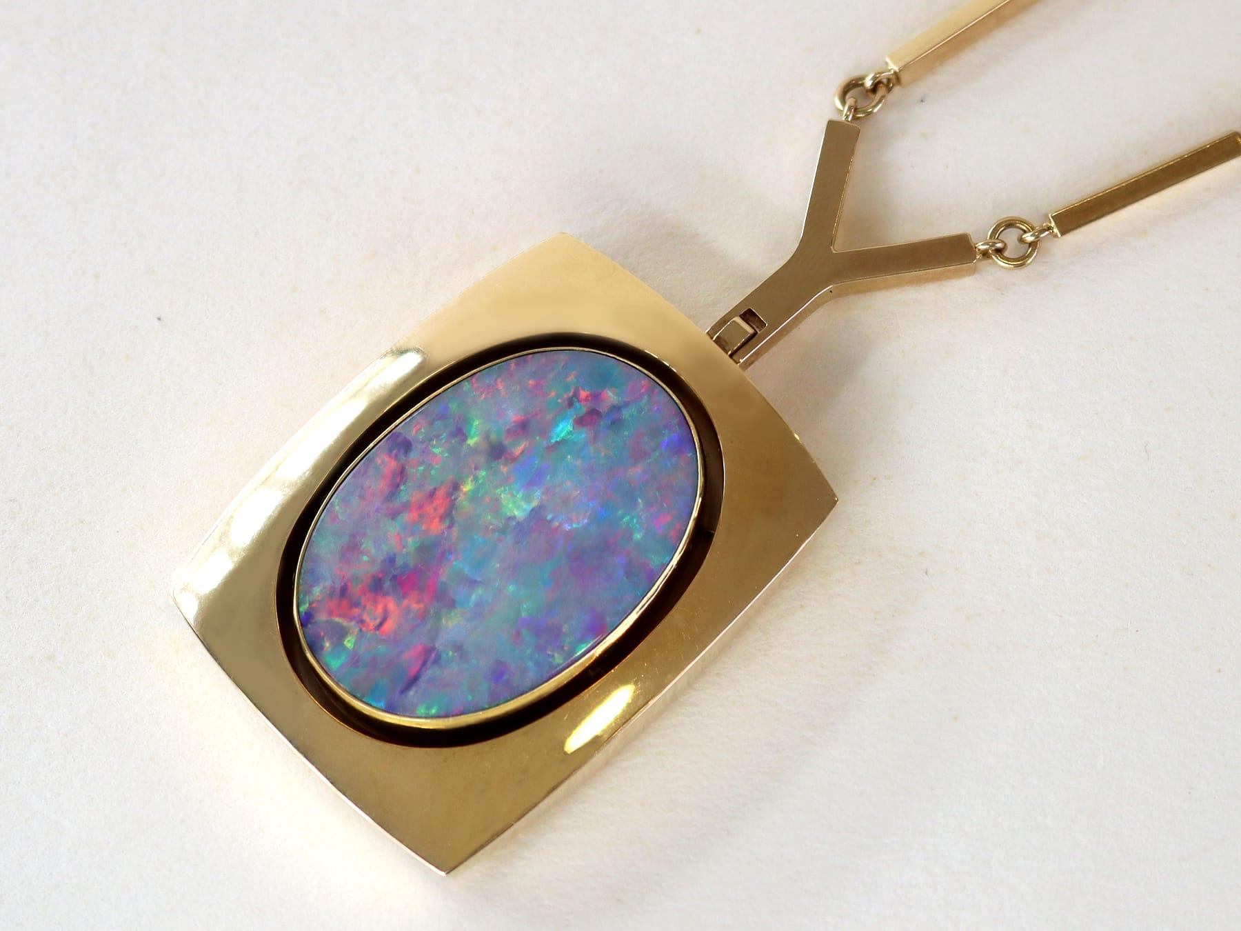 Oval Cut Vintage 6.34 Carat Opal and 14k Yellow Gold Pendant Circa 1950 For Sale