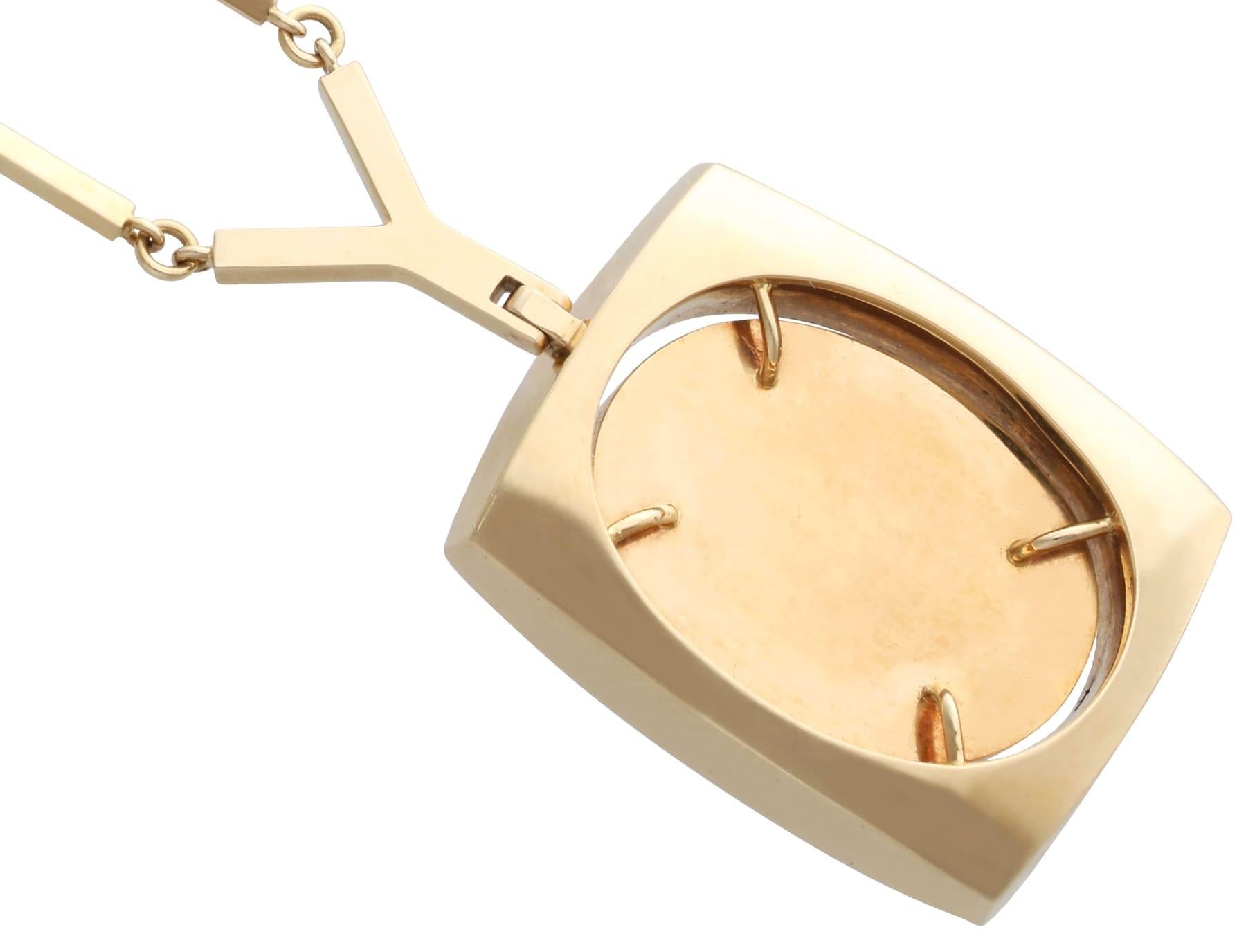 Vintage 6.34 Carat Opal and 14k Yellow Gold Pendant Circa 1950 For Sale 1