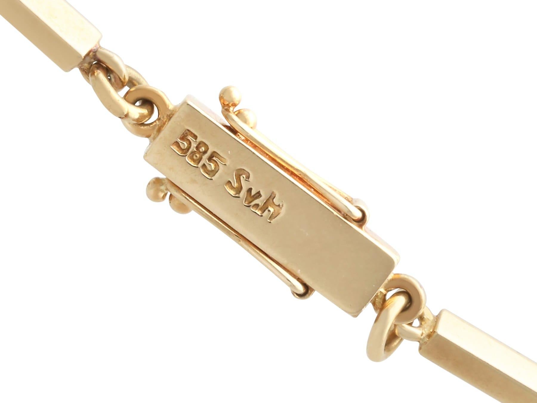 Vintage 6.34 Carat Opal and 14k Yellow Gold Pendant Circa 1950 For Sale 3