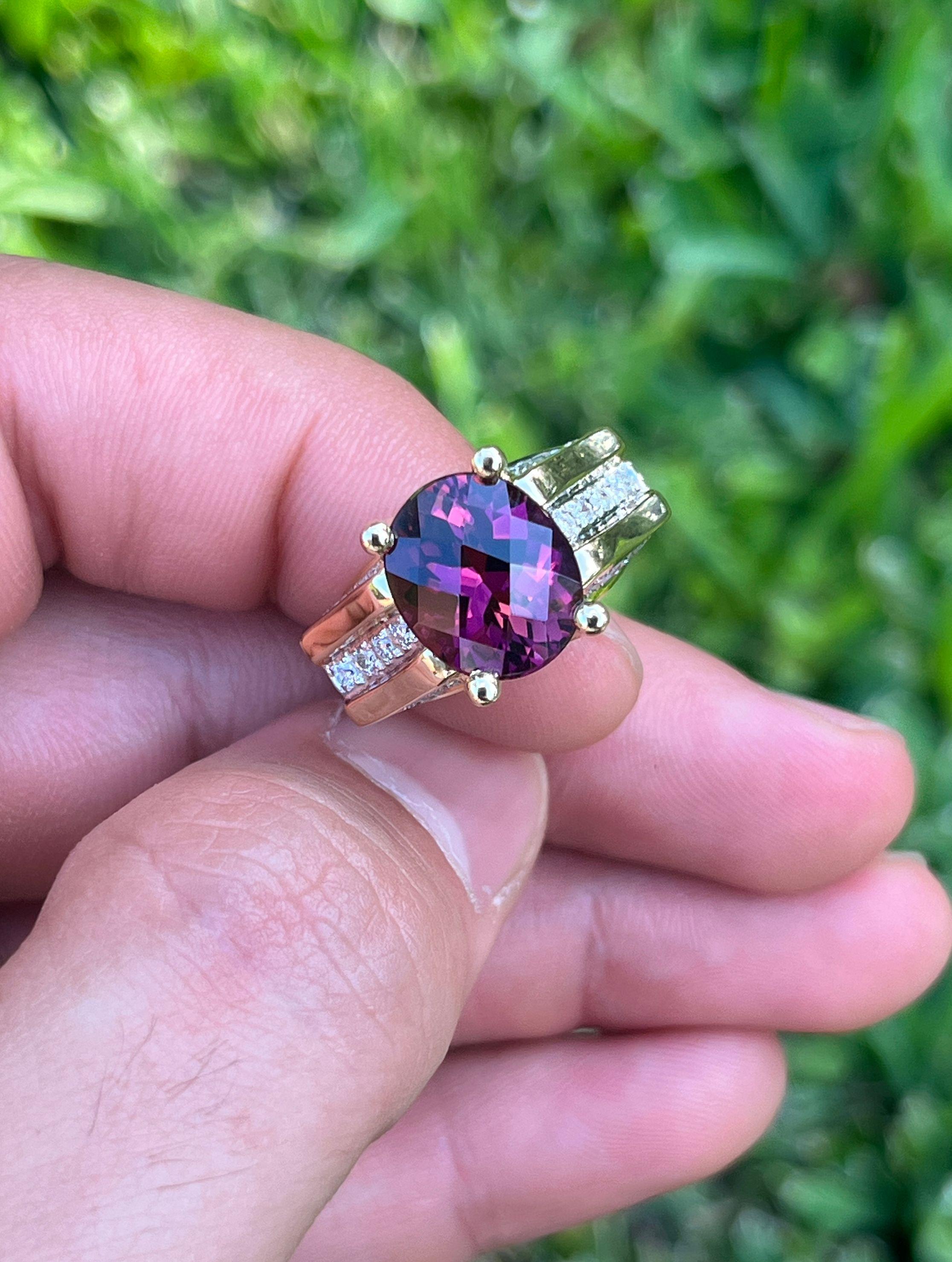 Bague vintage en or 18 carats de 6,5 carats avec tourmaline rouge et diamants ronds en deux tons en vente 1