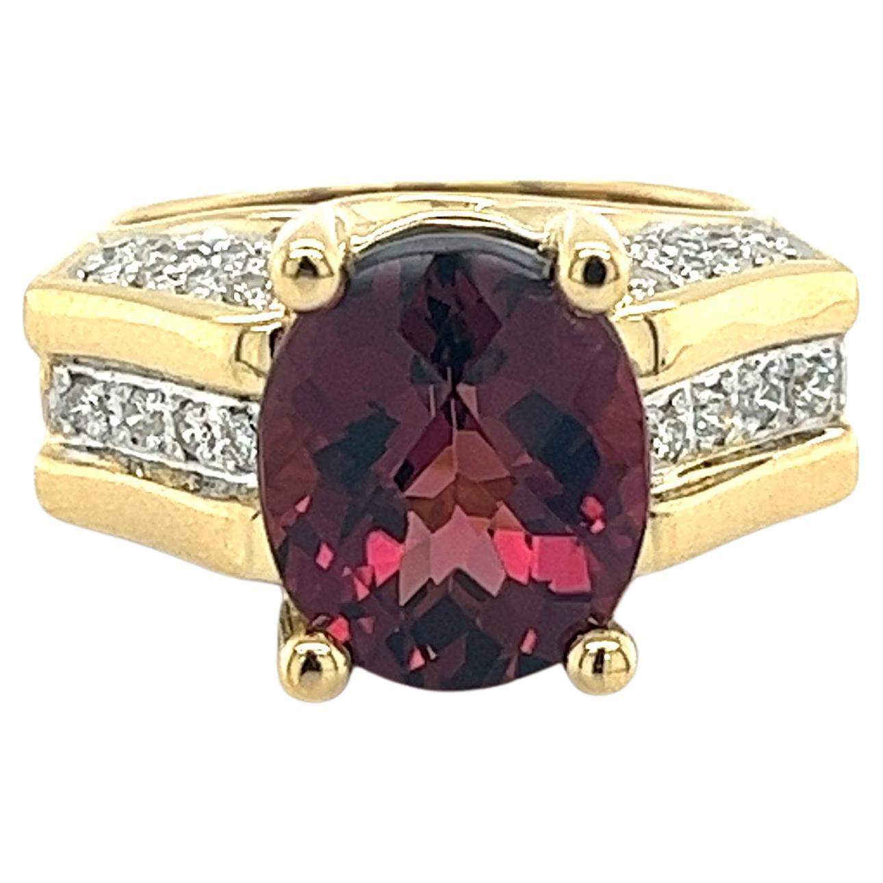 Bague vintage en or 18 carats de 6,5 carats avec tourmaline rouge et diamants ronds en deux tons