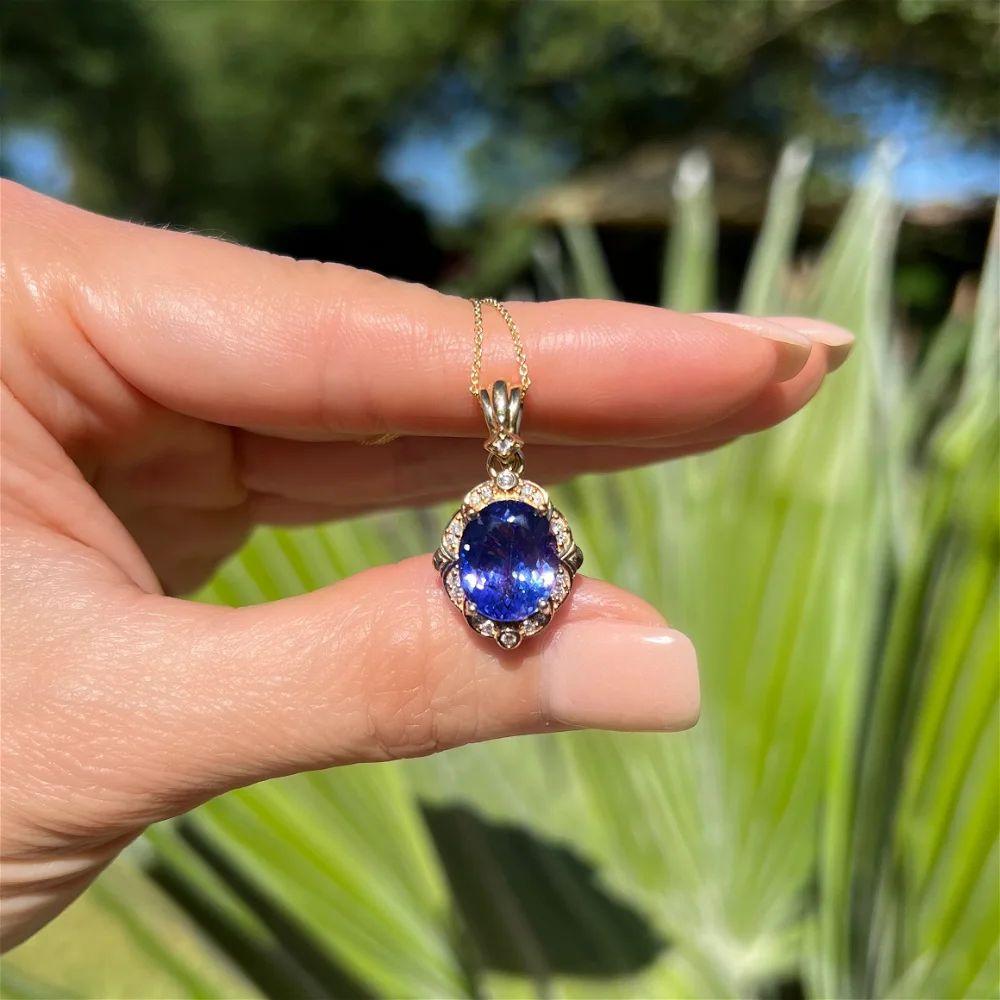 Modern Vintage 6.50 Carat Oval Tanzanite and Diamond Gold Drop Pendant Necklace For Sale