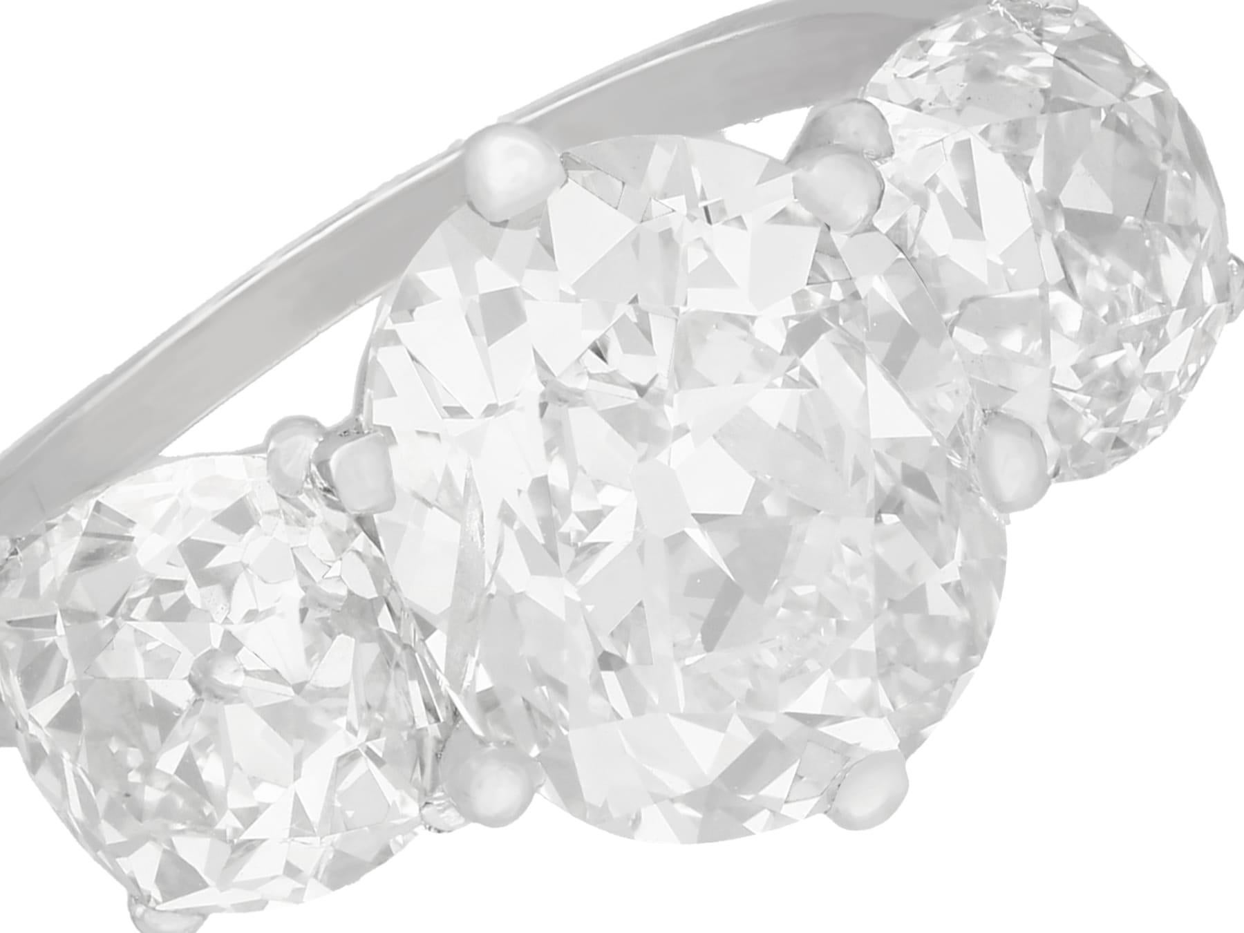 Trilogie-Ring aus Weißgold mit 6,52 Karat Diamanten (Rundschliff) im Angebot