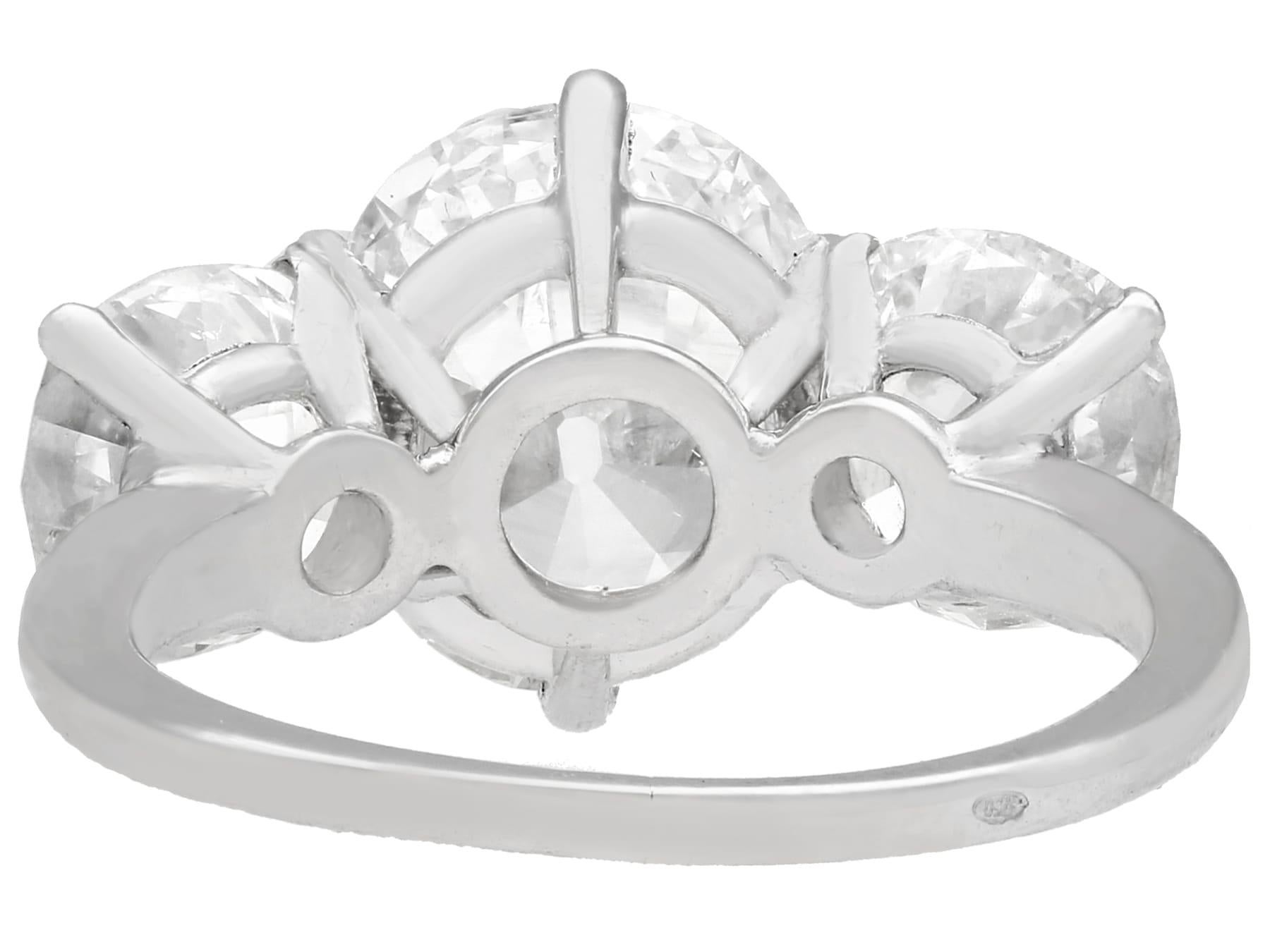 Trilogie-Ring aus Weißgold mit 6,52 Karat Diamanten für Damen oder Herren im Angebot