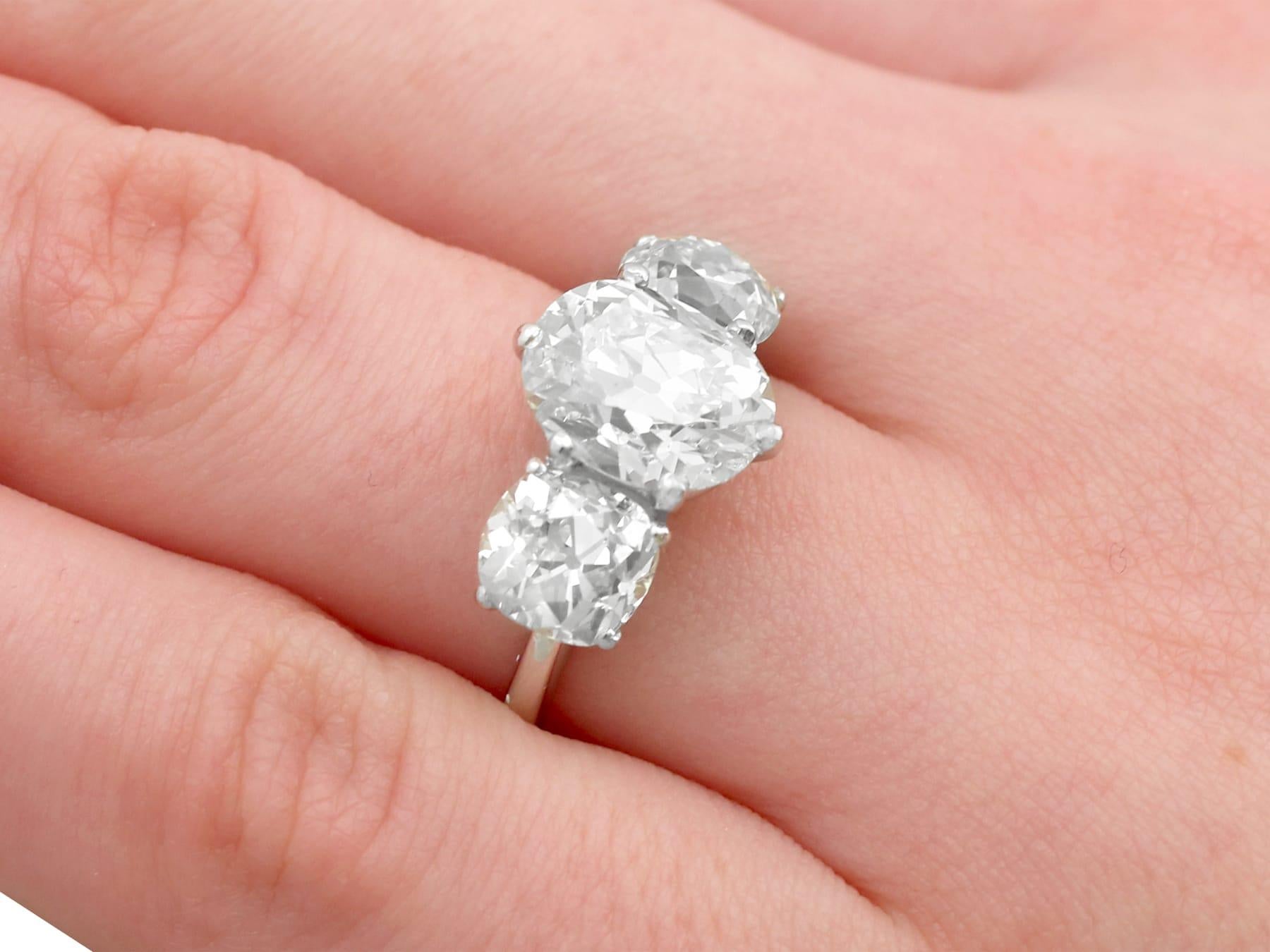 Trilogie-Ring aus Weißgold mit 6,52 Karat Diamanten im Angebot 3