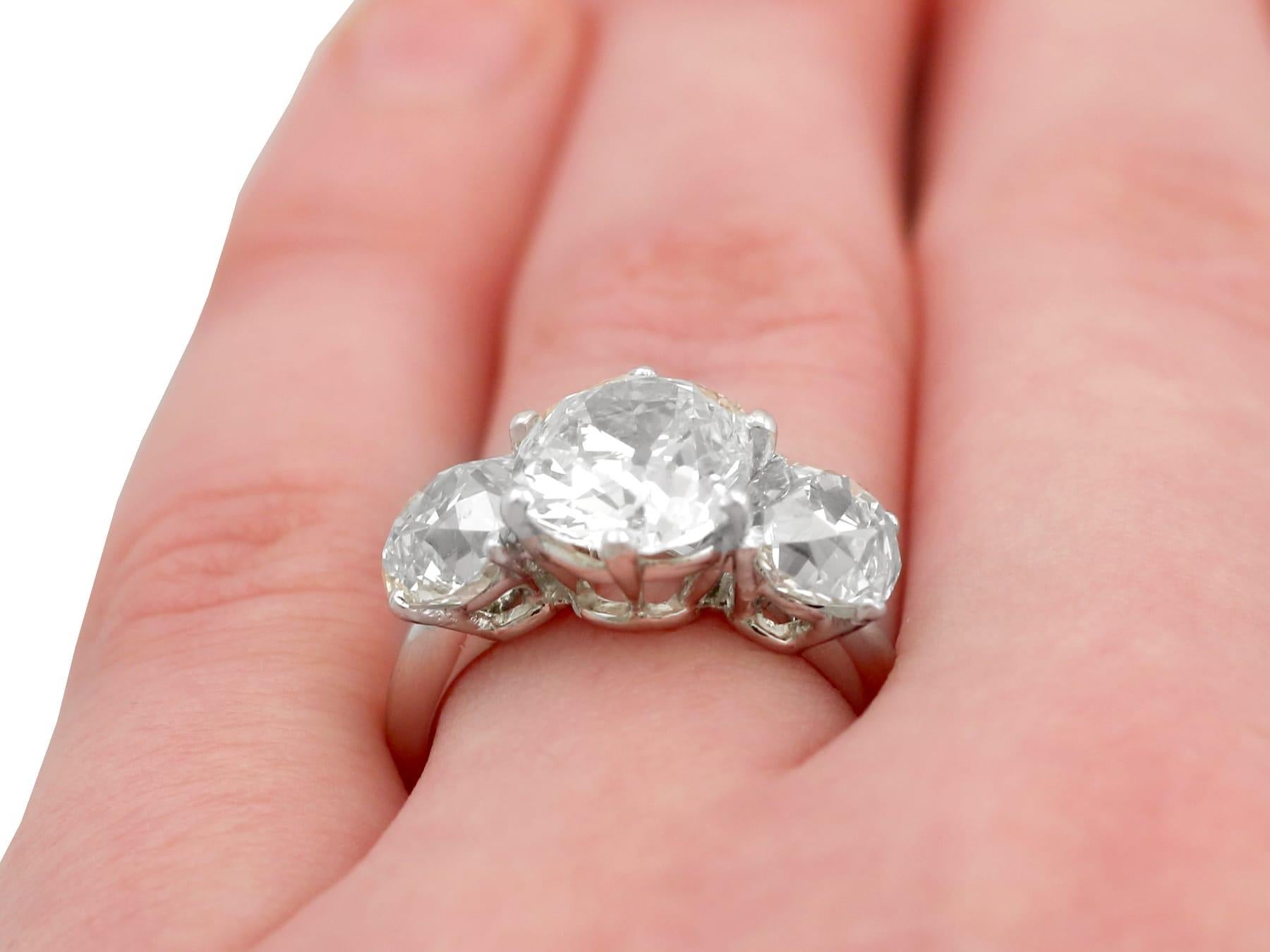 Trilogie-Ring aus Weißgold mit 6,52 Karat Diamanten im Angebot 4