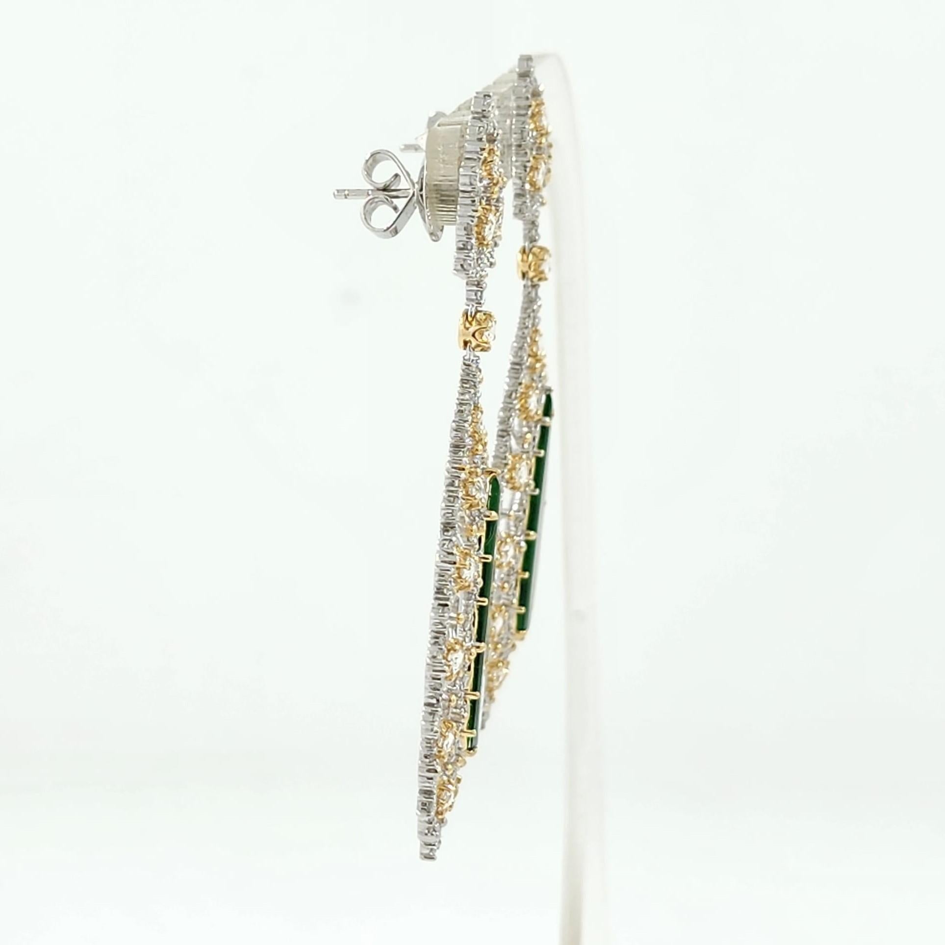 Contemporary Vintage 6.54 Total Carat Jadeite and Diamond Drop Earring in 18 Karat Gold For Sale