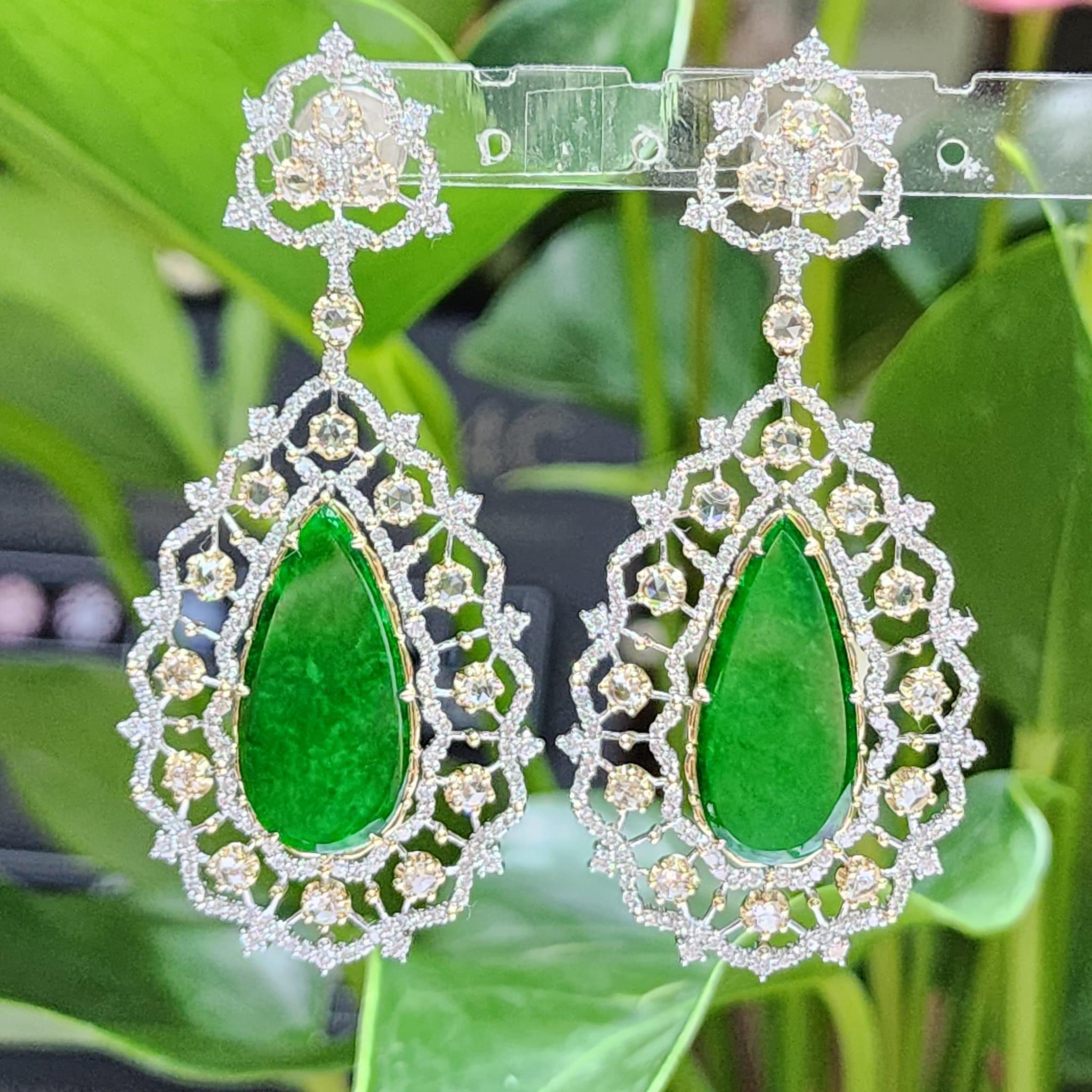 Women's Vintage 6.54 Total Carat Jadeite and Diamond Drop Earring in 18 Karat Gold For Sale