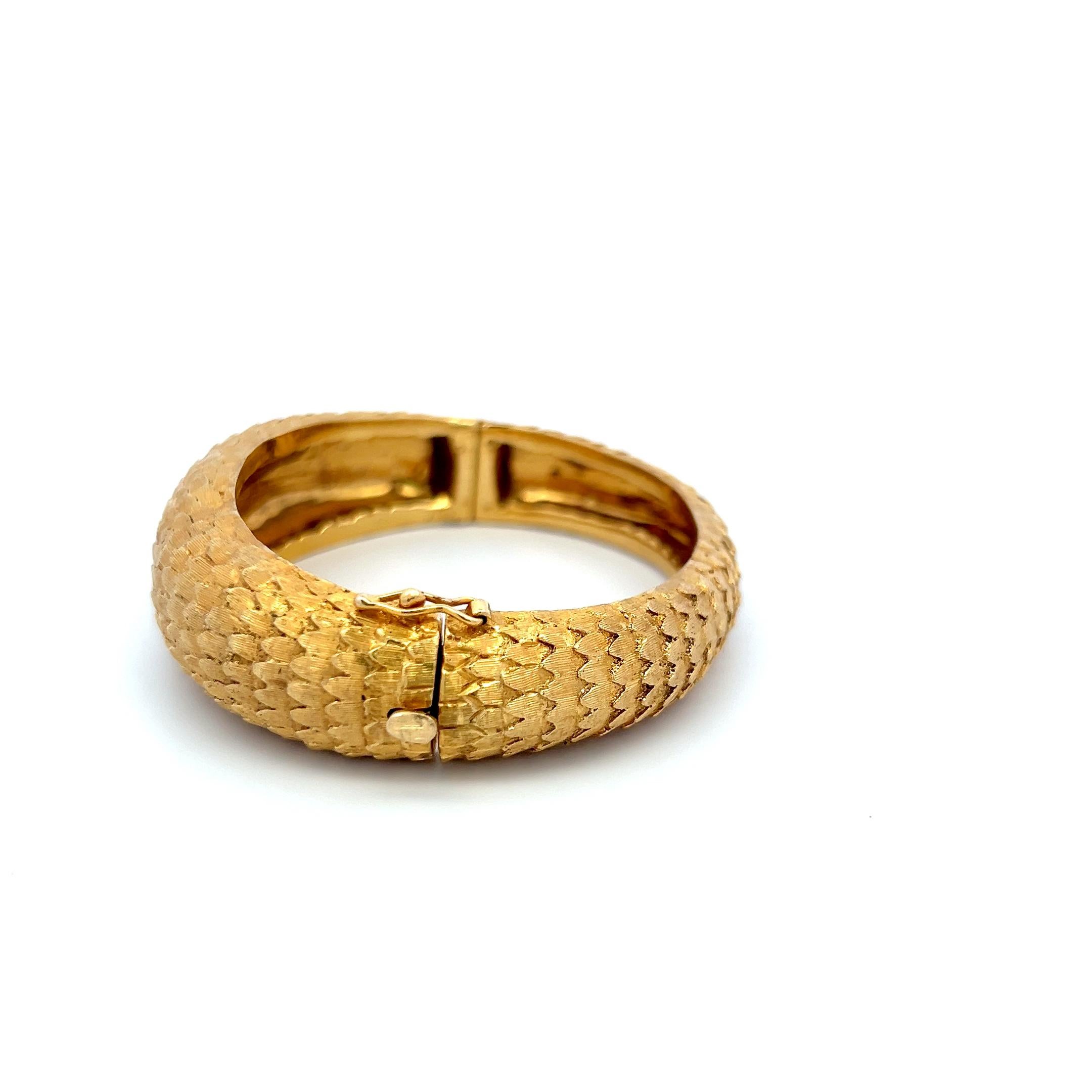 Women's Vintage 65.50 Grams 18 Karat Yellow Gold Dragon Textured Bangle Bracelet For Sale