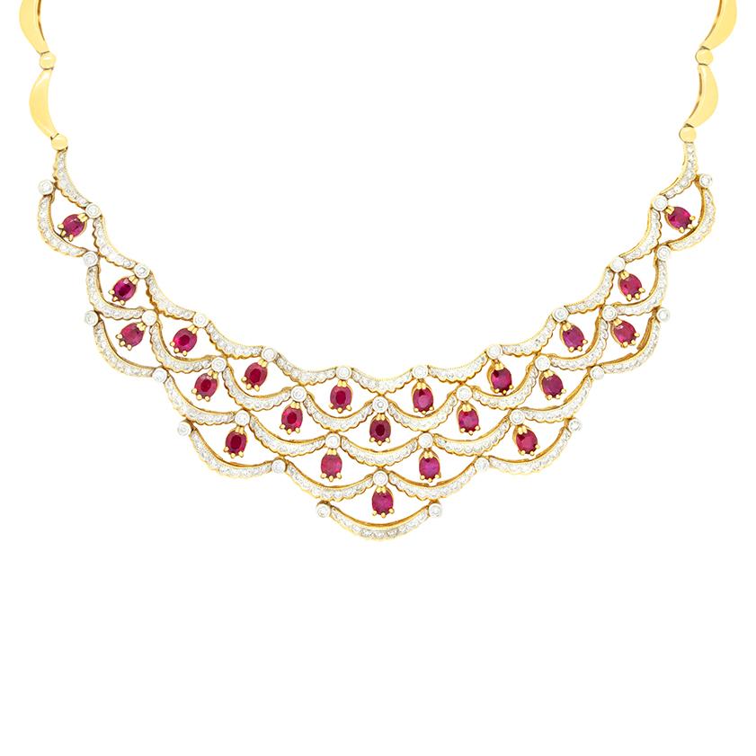Vintage 6.60ct Ruby and Diamond Necklace, c.1980s In Good Condition For Sale In London, GB