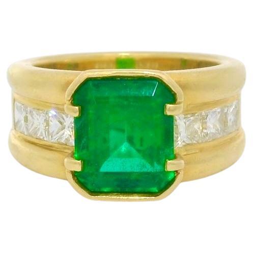 Vintage 6.65 Carats Zambian Emerald diamond ring
