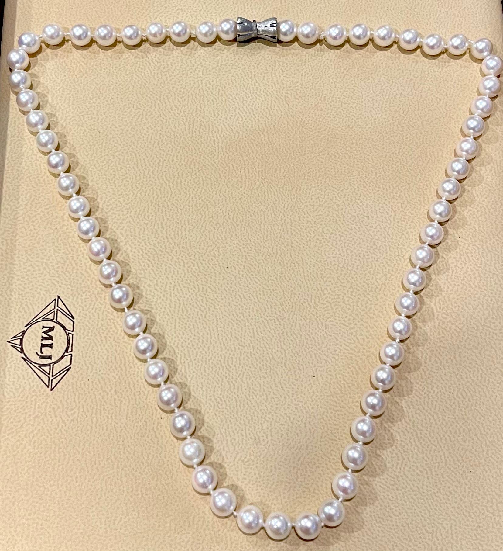 Vintage Akoya Pearl Single Strand Necklace Length 14 K W Gold In Excellent Condition In New York, NY