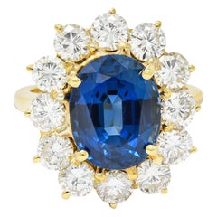 Vintage 6.70 Carats Sapphire Diamond 18 Karat Gold Cluster Ring