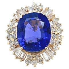  Vintage 6.80 Carat Tanzanite Diamond 14 Karat Yellow Gold Cluster Ring